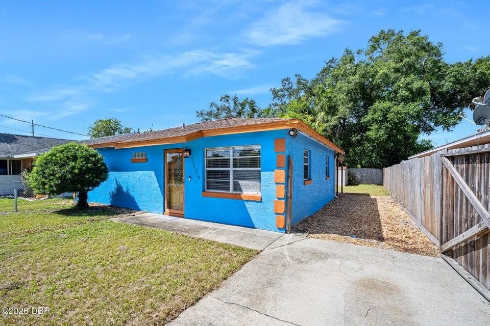Single Family Residence at 1324 GRANADA AVE, DAYTONA BEACH, photo 3 of 31