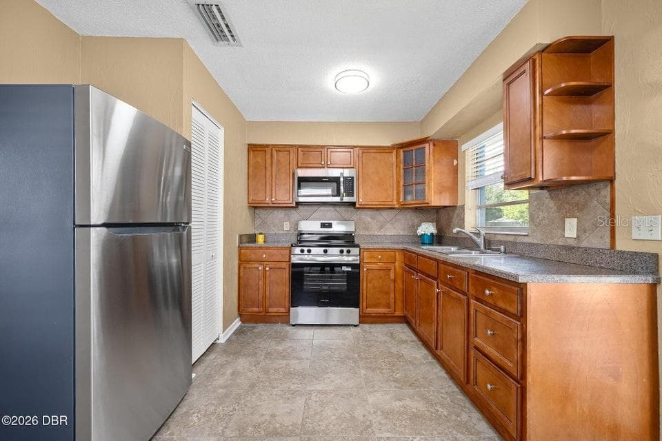 Single Family Residence at 1324 GRANADA AVE, DAYTONA BEACH, photo 8 of 31