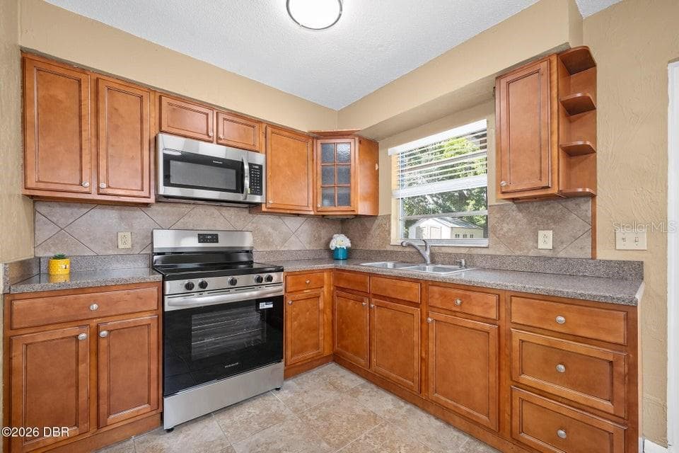Single Family Residence at 1324 GRANADA AVE, DAYTONA BEACH, photo 9 of 31