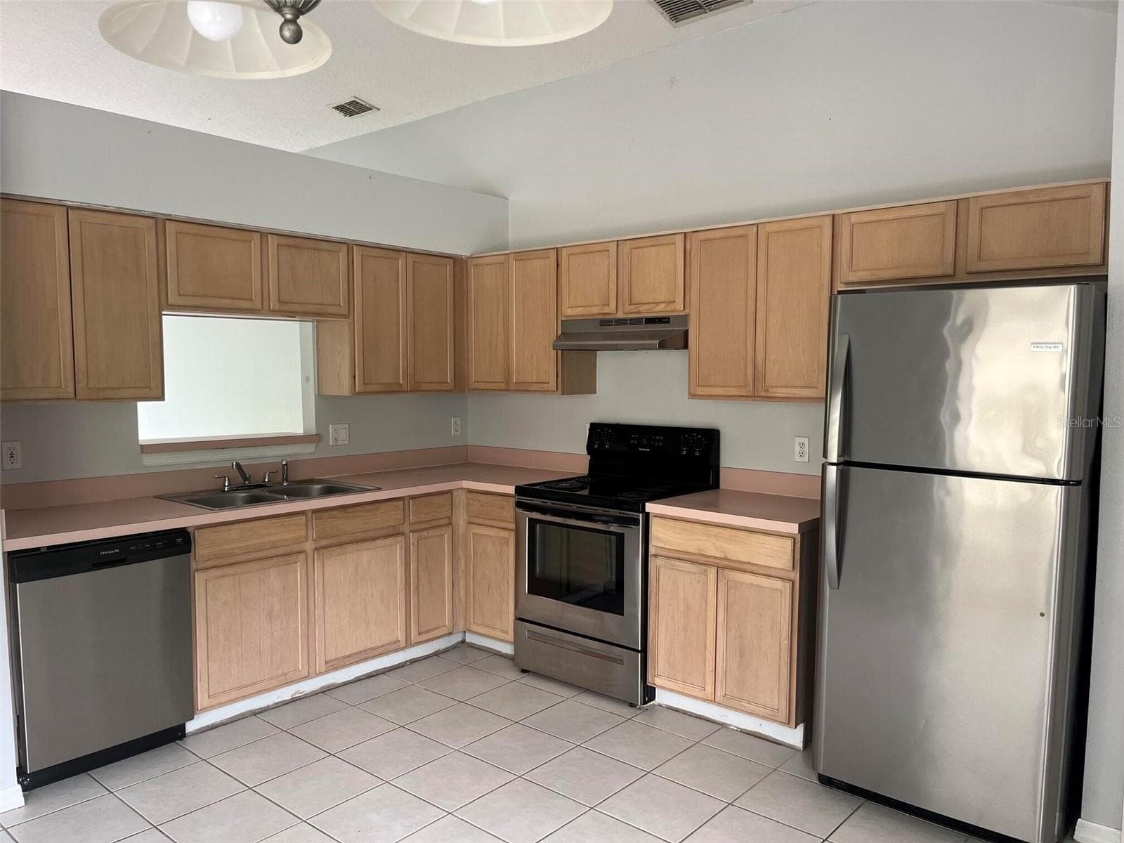 Single Family Residence at 2833 HARDENBERGH LN, EUSTIS, photo 2 of 8