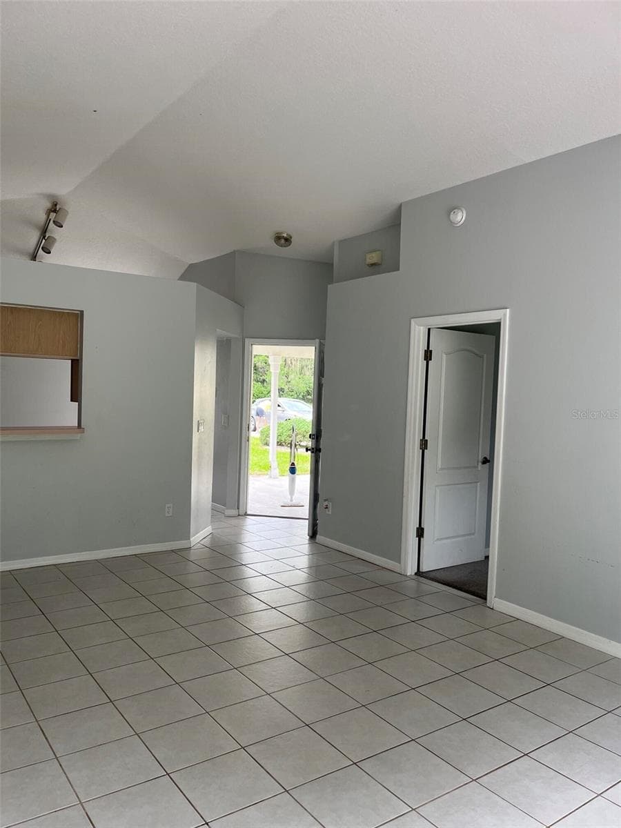 Single Family Residence at 2833 HARDENBERGH LN, EUSTIS, photo 4 of 8