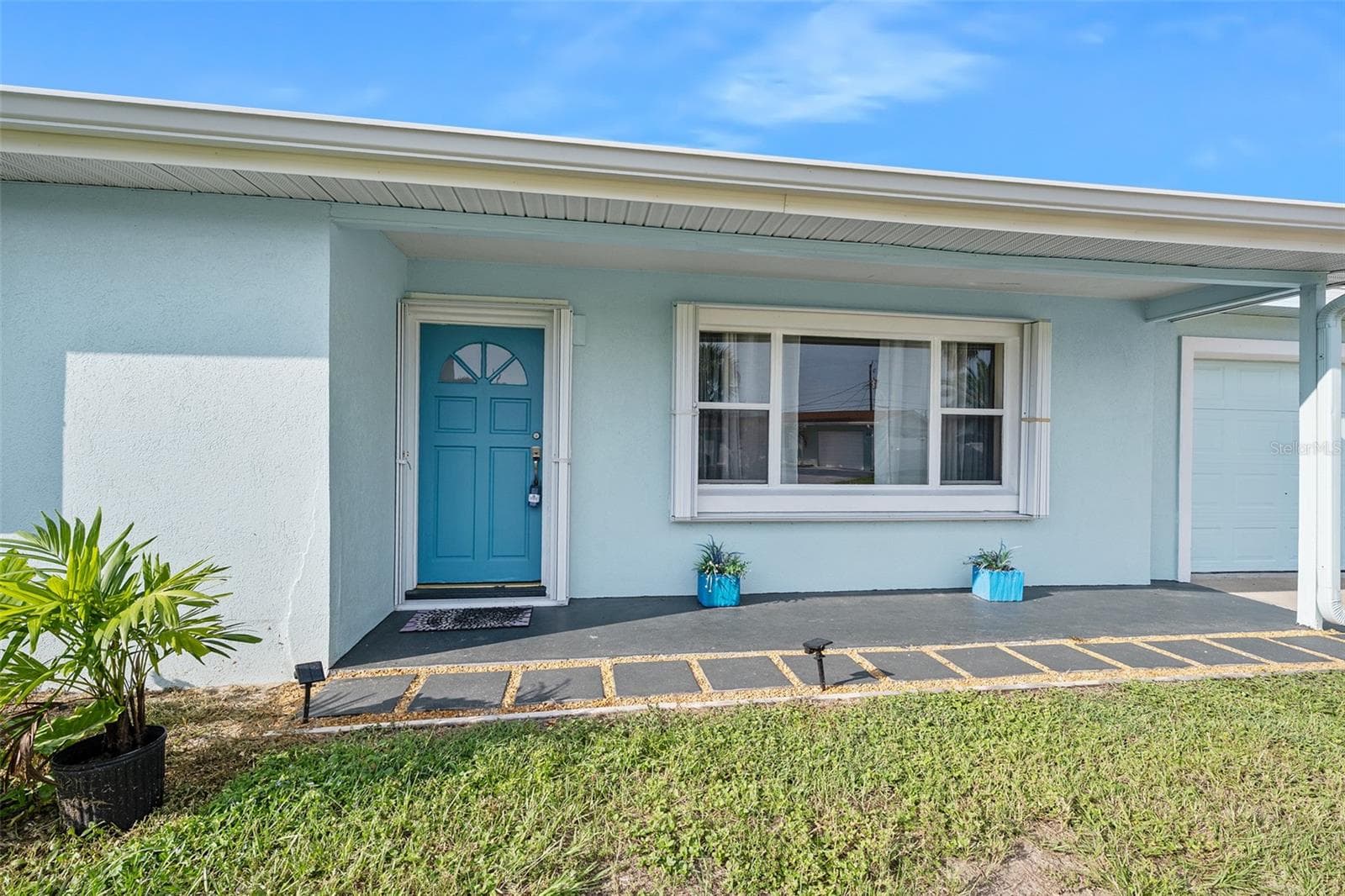 Covered Front Porch - 22 PLAZA DR, ORMOND BEACH