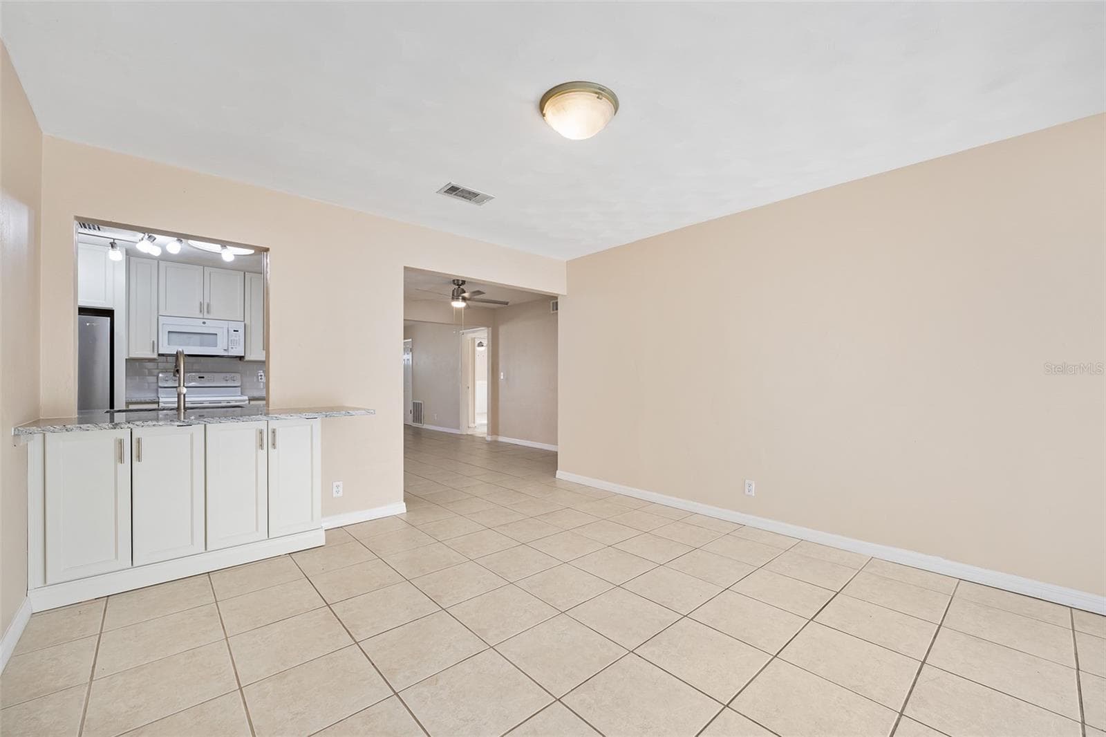 Family Room looking into kitchen - 22 PLAZA DR, ORMOND BEACH