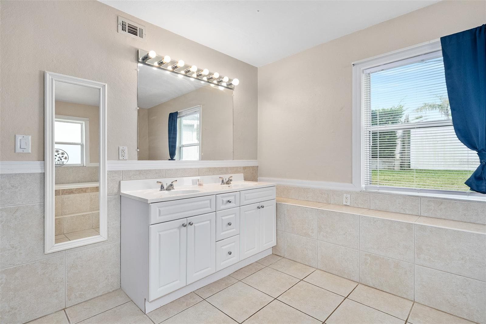 1st Primary Bath - 22 PLAZA DR, ORMOND BEACH