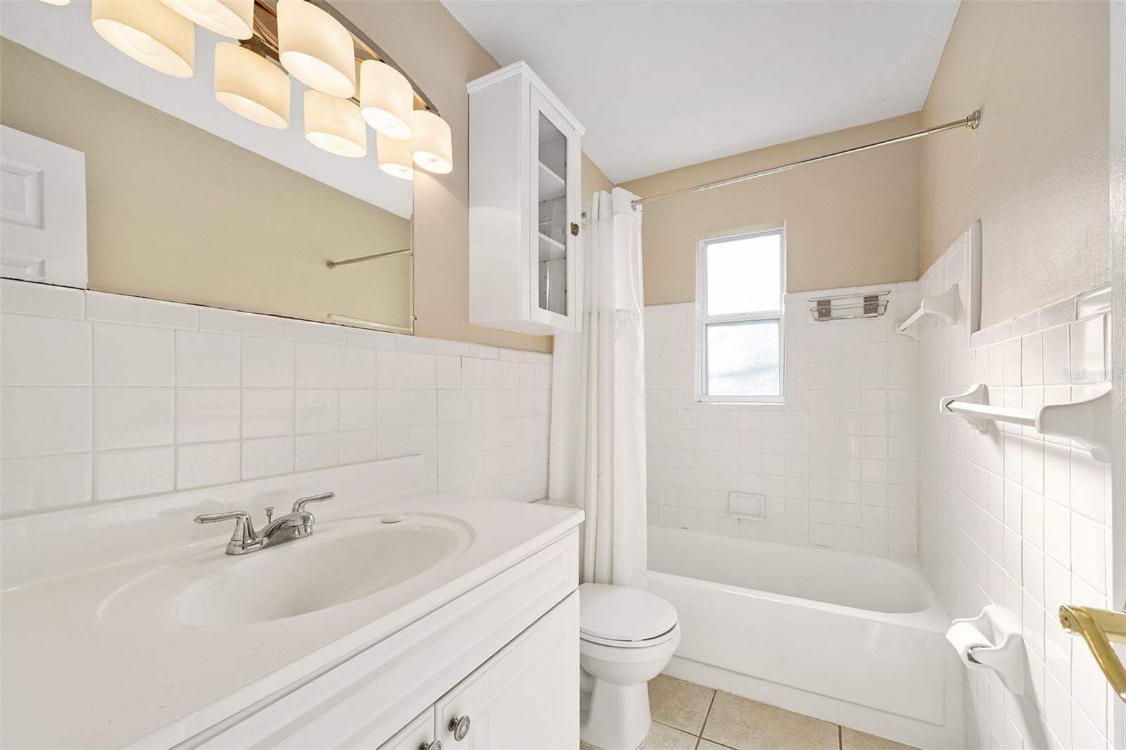Bath #3 - 22 PLAZA DR, ORMOND BEACH