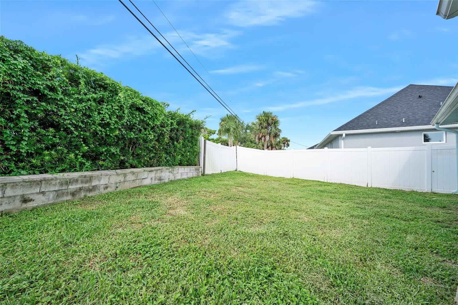FULLY fenced yard! - 22 PLAZA DR, ORMOND BEACH