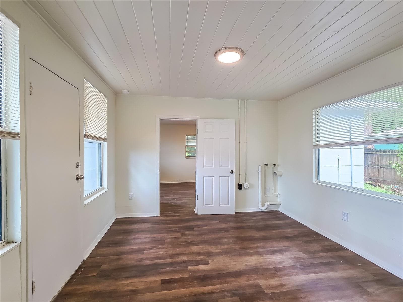 Laundry and mud room - 1745 FREEMAN ST S, ST PETERSBURG