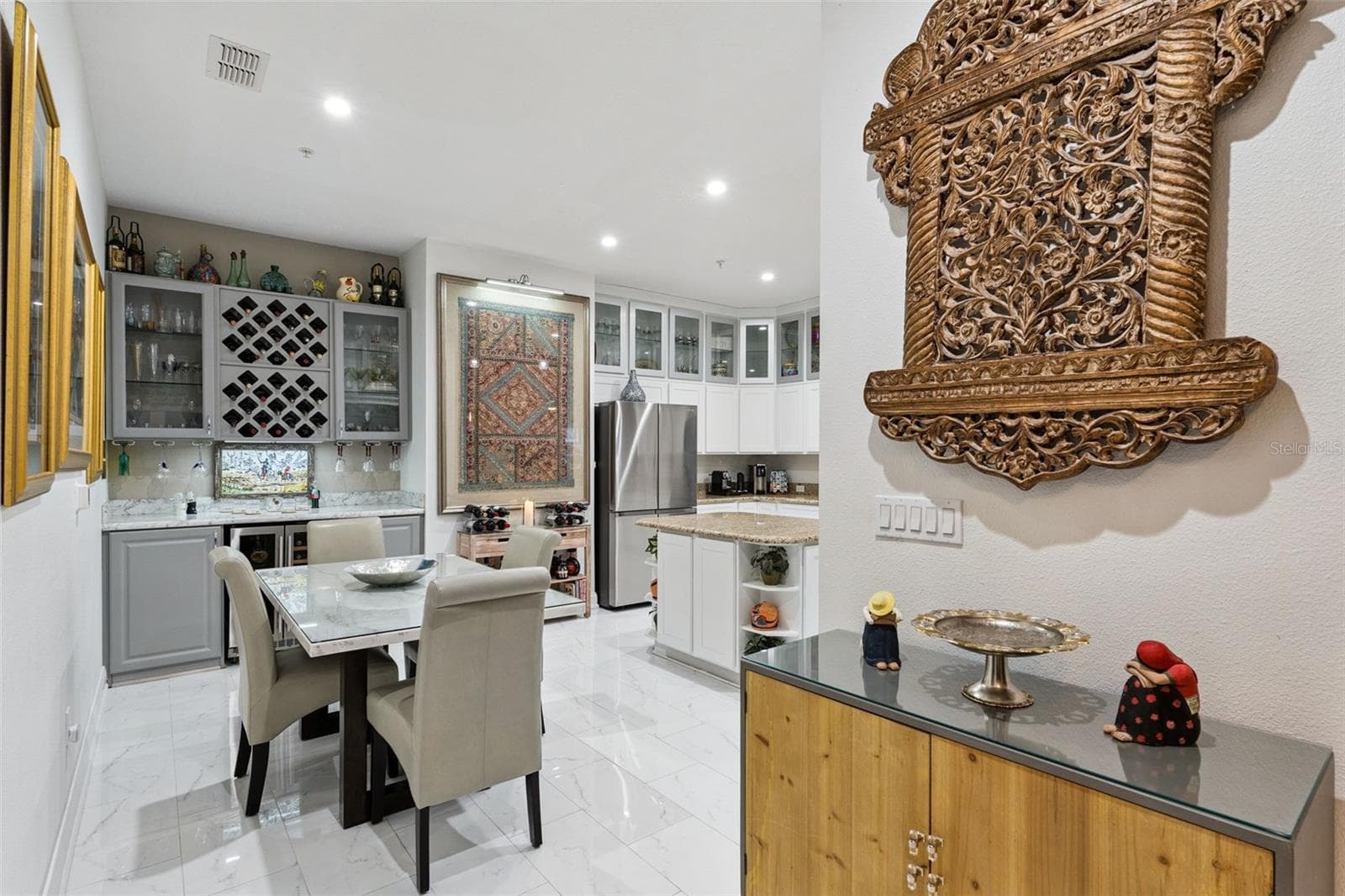 Eat-in kitchen. - 225 W SEMINOLE BLVD #603, SANFORD