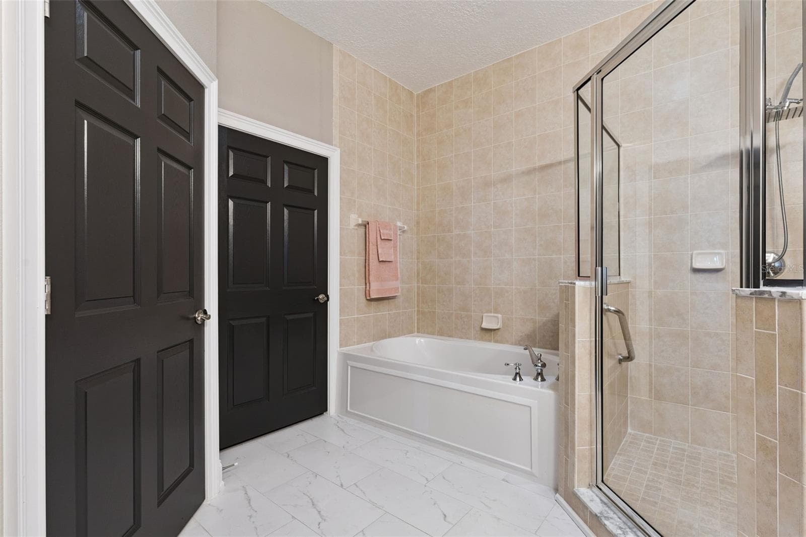 Second Primary Bathroom with water closet, tub & shower. - 225 W SEMINOLE BLVD #603, SANFORD