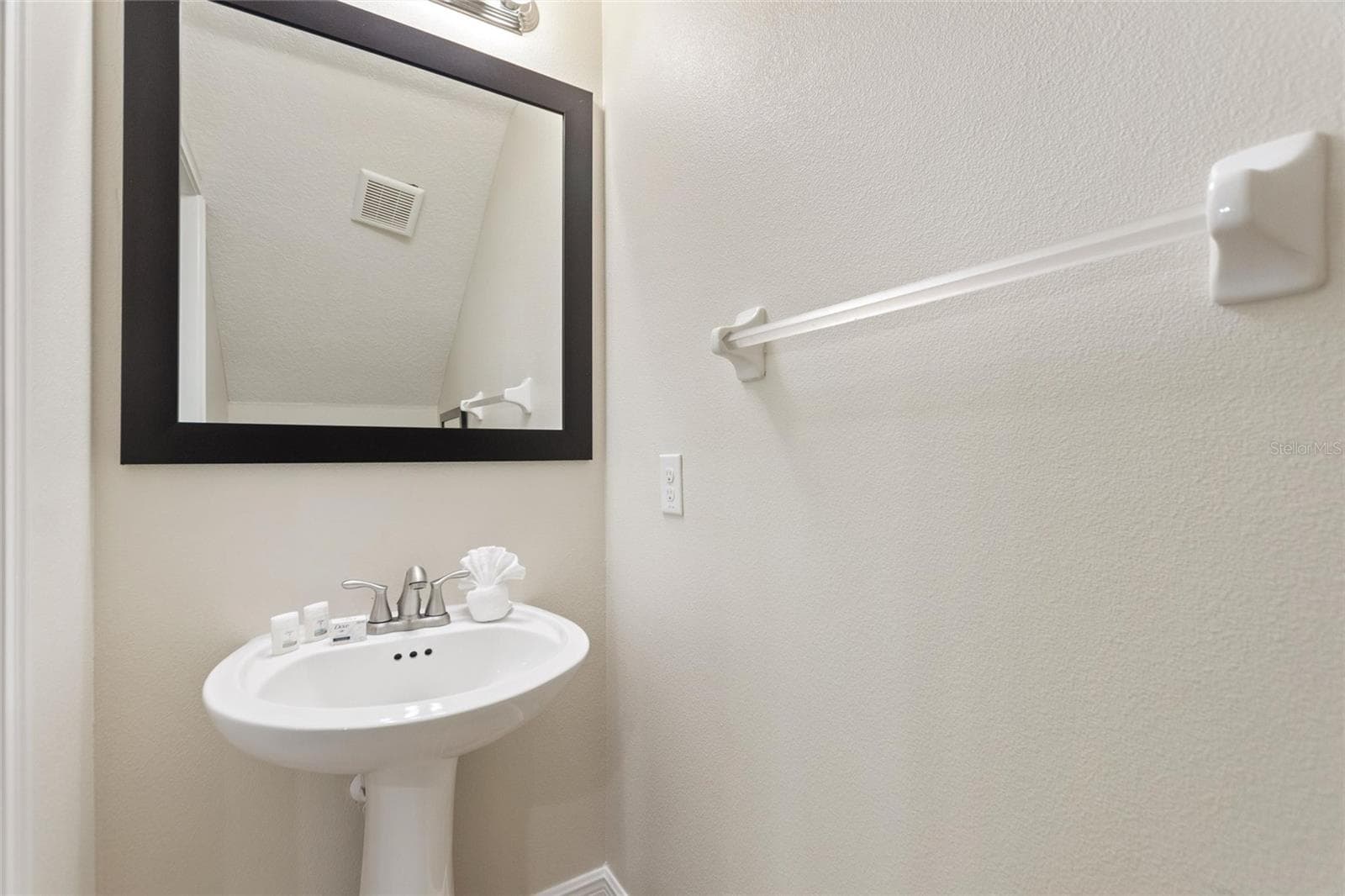 Townhouse at 8205 ROSEVILLE BLVD, DAVENPORT, photo 19 of 39