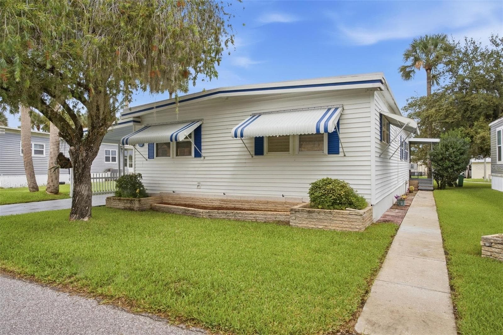 Mobile Home at 33 COCOS PLUMOSA DR, EUSTIS, photo 9 of 49
