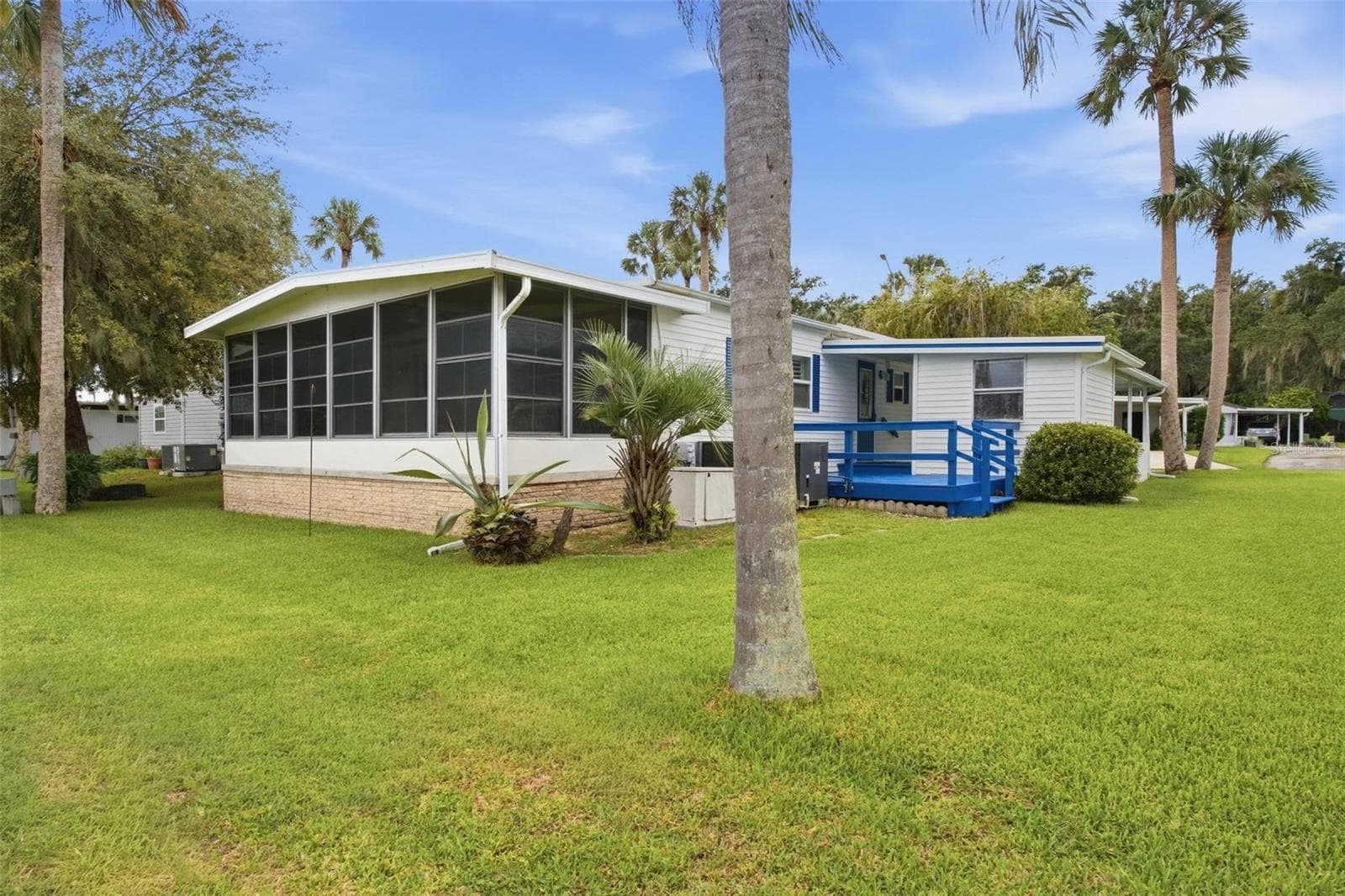Mobile Home at 33 COCOS PLUMOSA DR, EUSTIS, photo 18 of 49