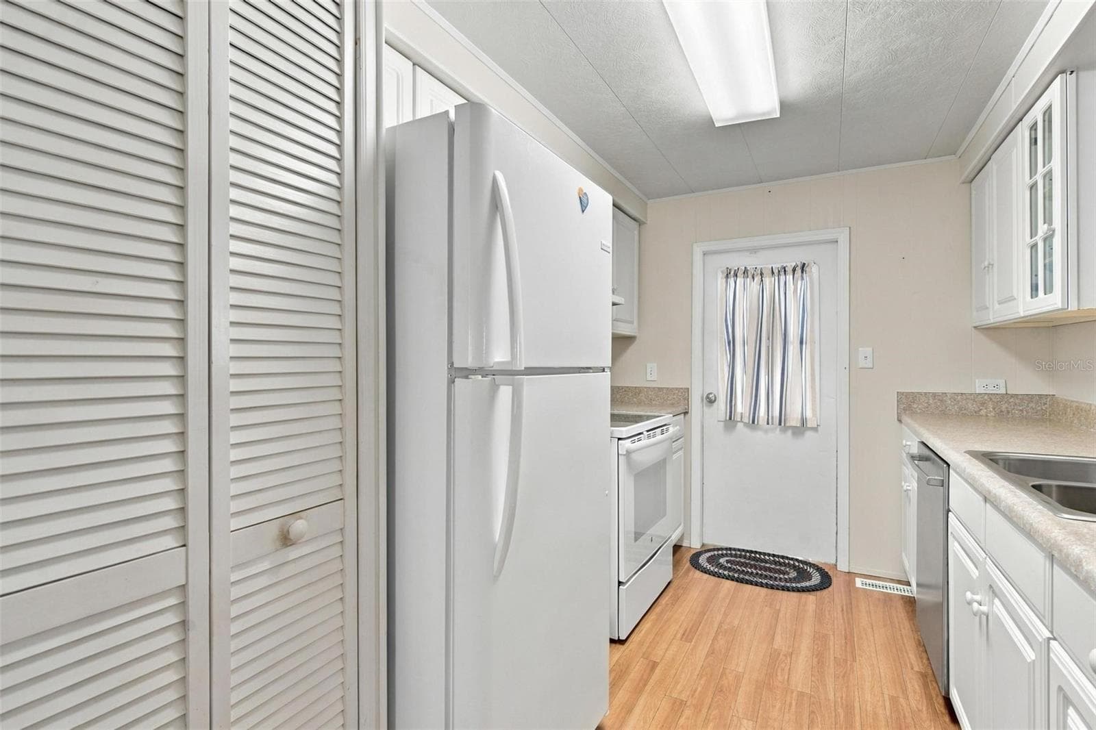 Mobile Home at 33 COCOS PLUMOSA DR, EUSTIS, photo 26 of 49