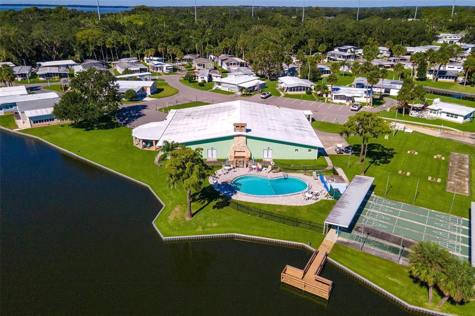 Mobile Home at 33 COCOS PLUMOSA DR, EUSTIS, photo 47 of 49