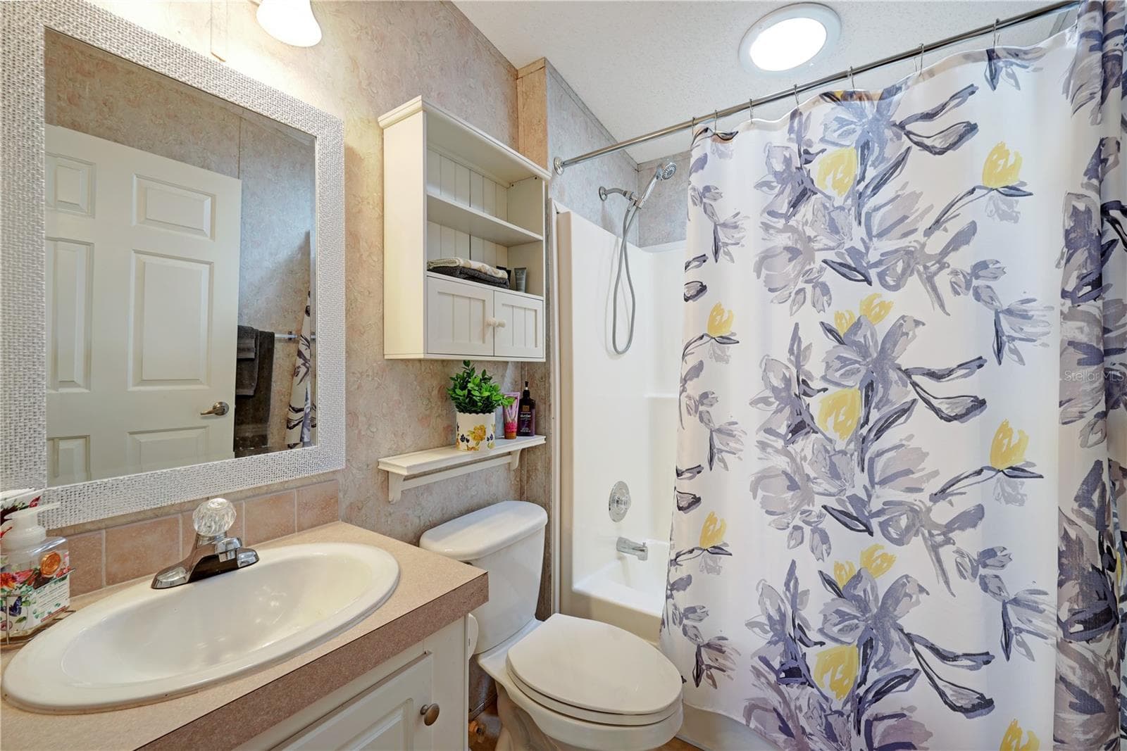 Guest Bathroom - 2100 KINGS HWY #643, PORT CHARLOTTE
