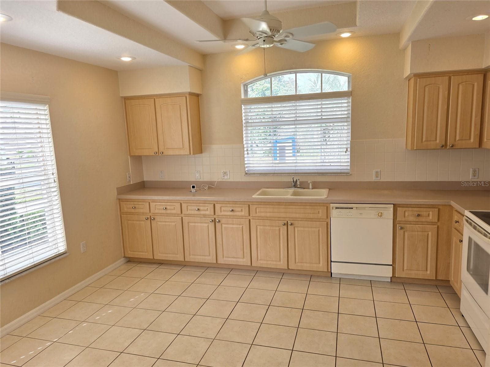 Villa at 384 ROYAL PALM WAY, SPRING HILL, photo 7 of 28