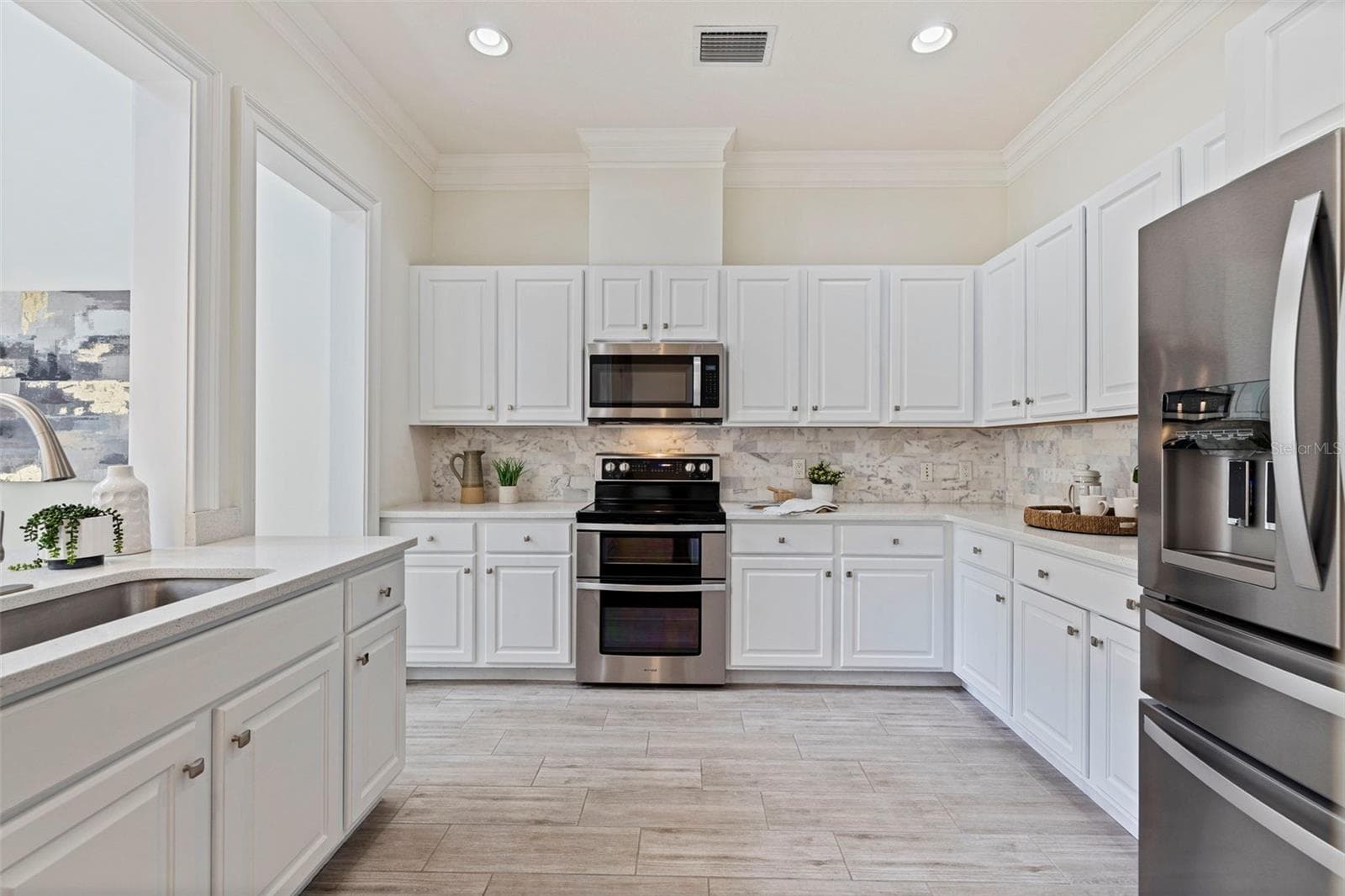Townhouse at 300 NEWBURY PL N, ST PETERSBURG, photo 5 of 73