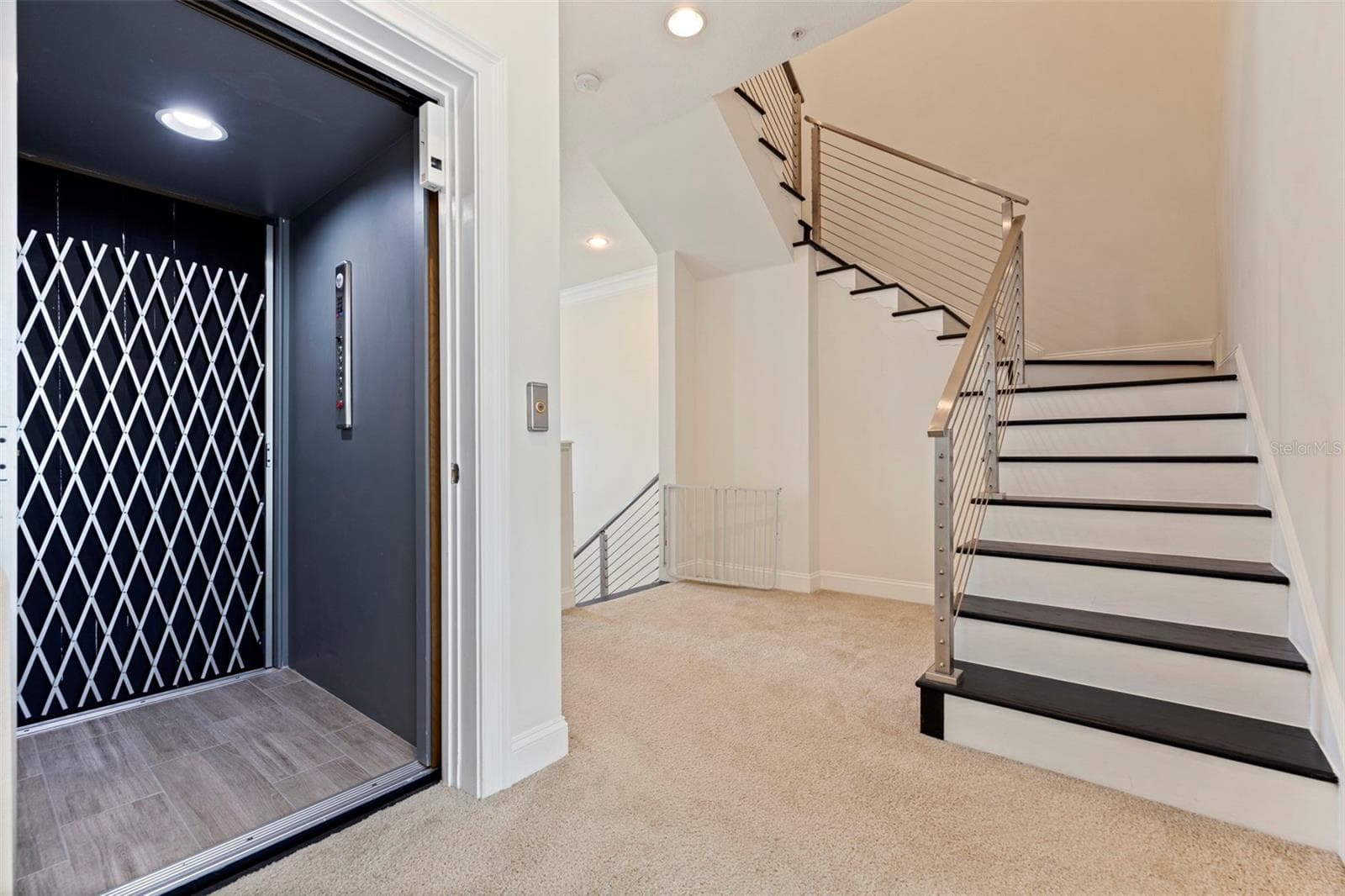 Townhouse at 300 NEWBURY PL N, ST PETERSBURG, photo 32 of 73