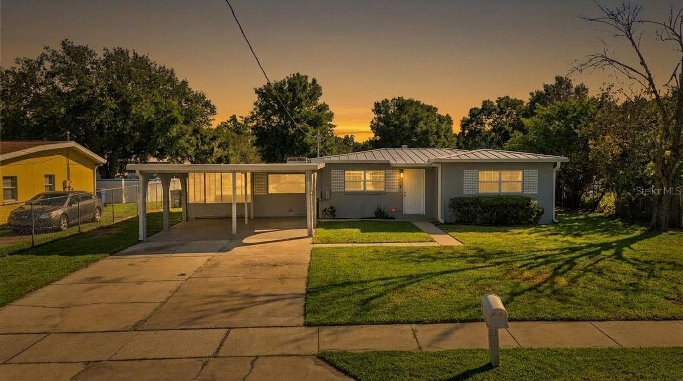 Welcome Home to 8326 Endive Avenue in Established Progress Village - 8326 ENDIVE AVE, TAMPA