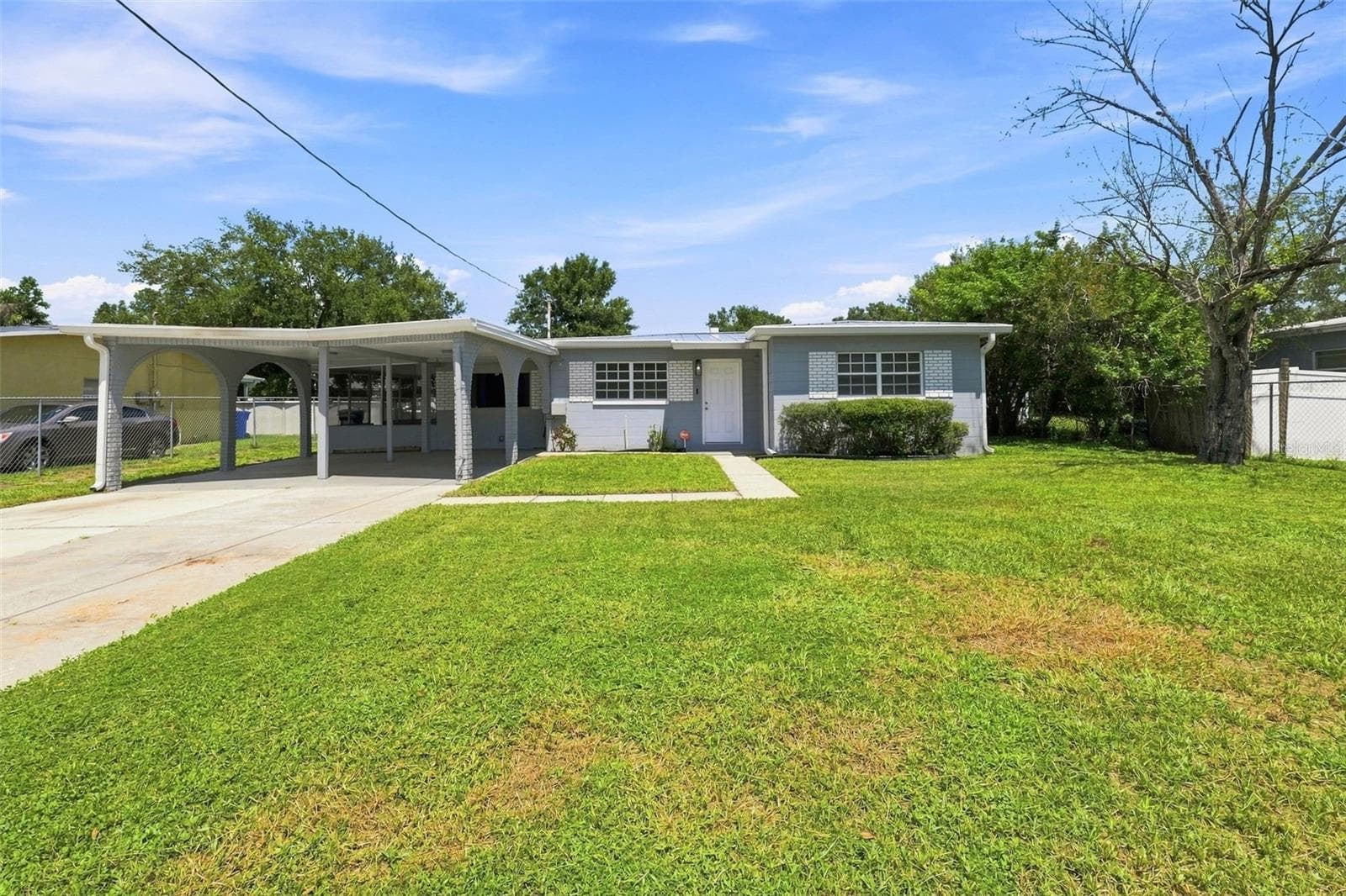 Welcome Home to 8326 Endive Avenue in Established Progress Village - 8326 ENDIVE AVE, TAMPA