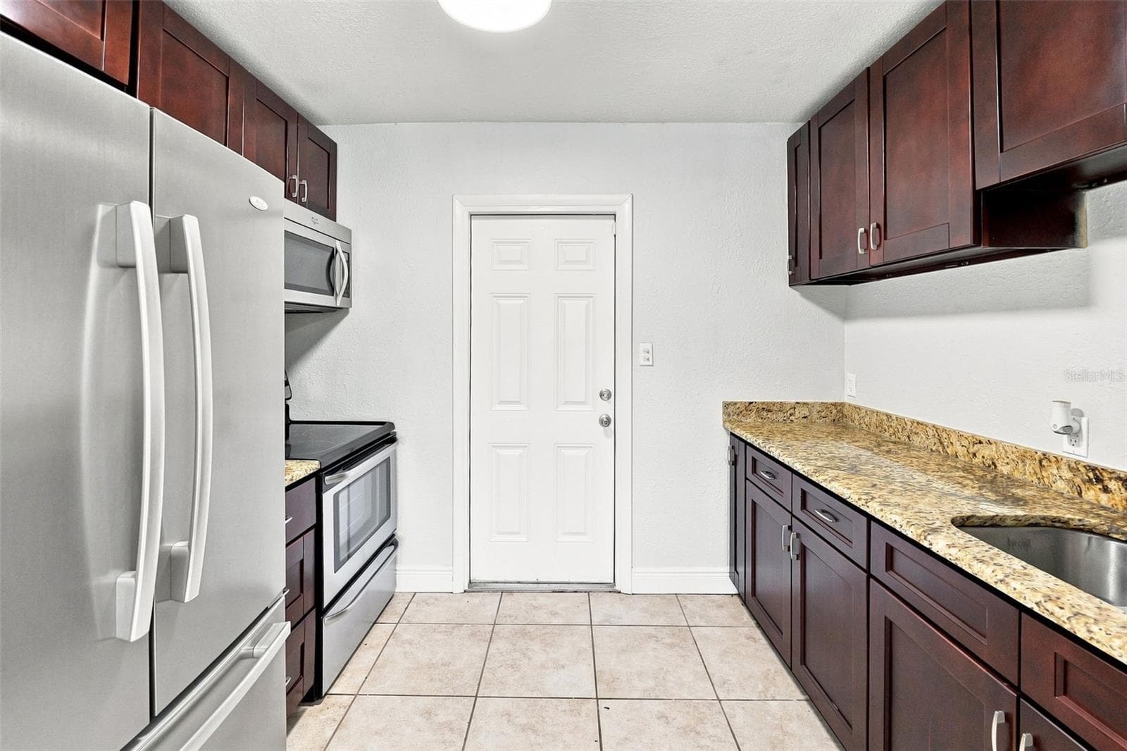 Updated Kitchen - 8326 ENDIVE AVE, TAMPA