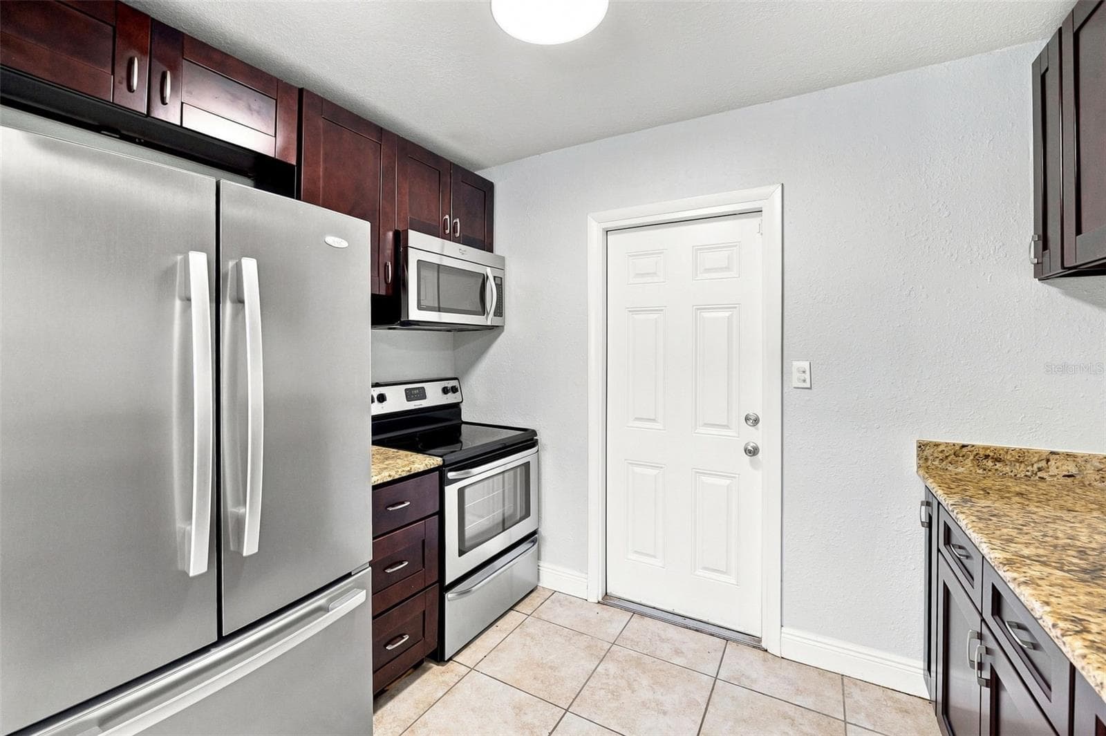 Updated Kitchen - 8326 ENDIVE AVE, TAMPA