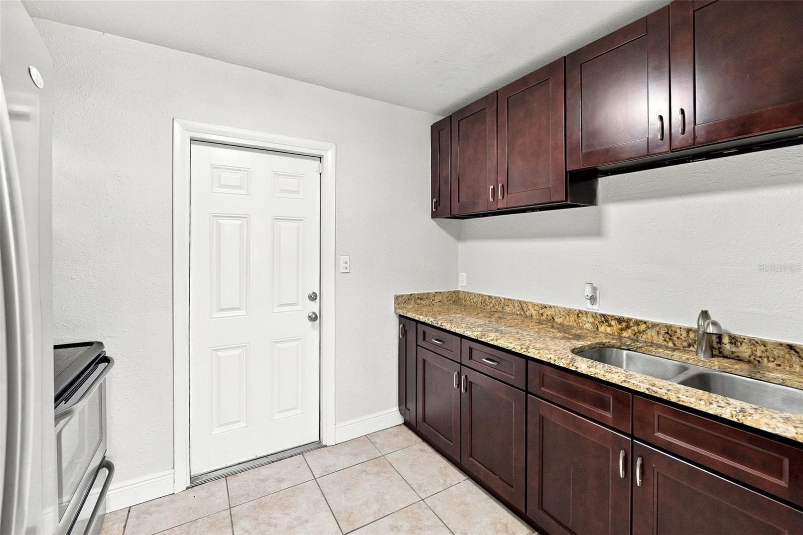 Updated Kitchen - 8326 ENDIVE AVE, TAMPA