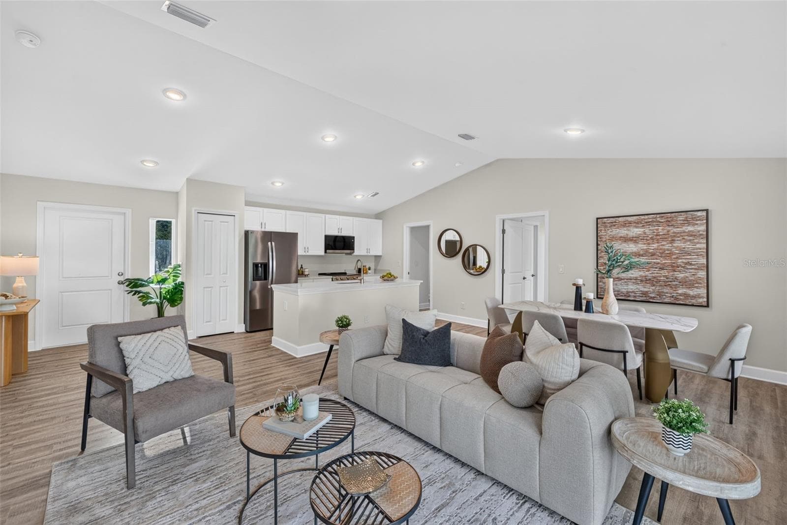 Open Concept with vaulted ceiling - 315 LINDON ST, PORT CHARLOTTE
