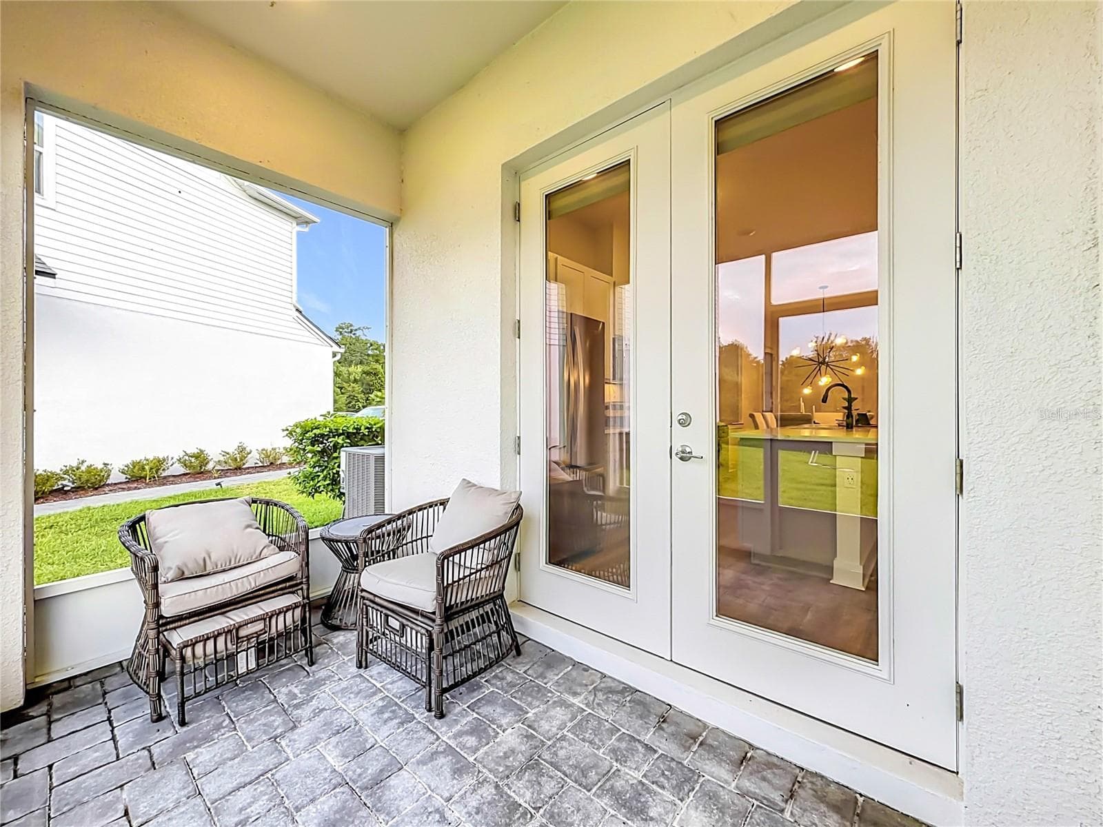 French doors from the kitchen lead to the rear lanai - 1430 BROOKDALE CT, OVIEDO