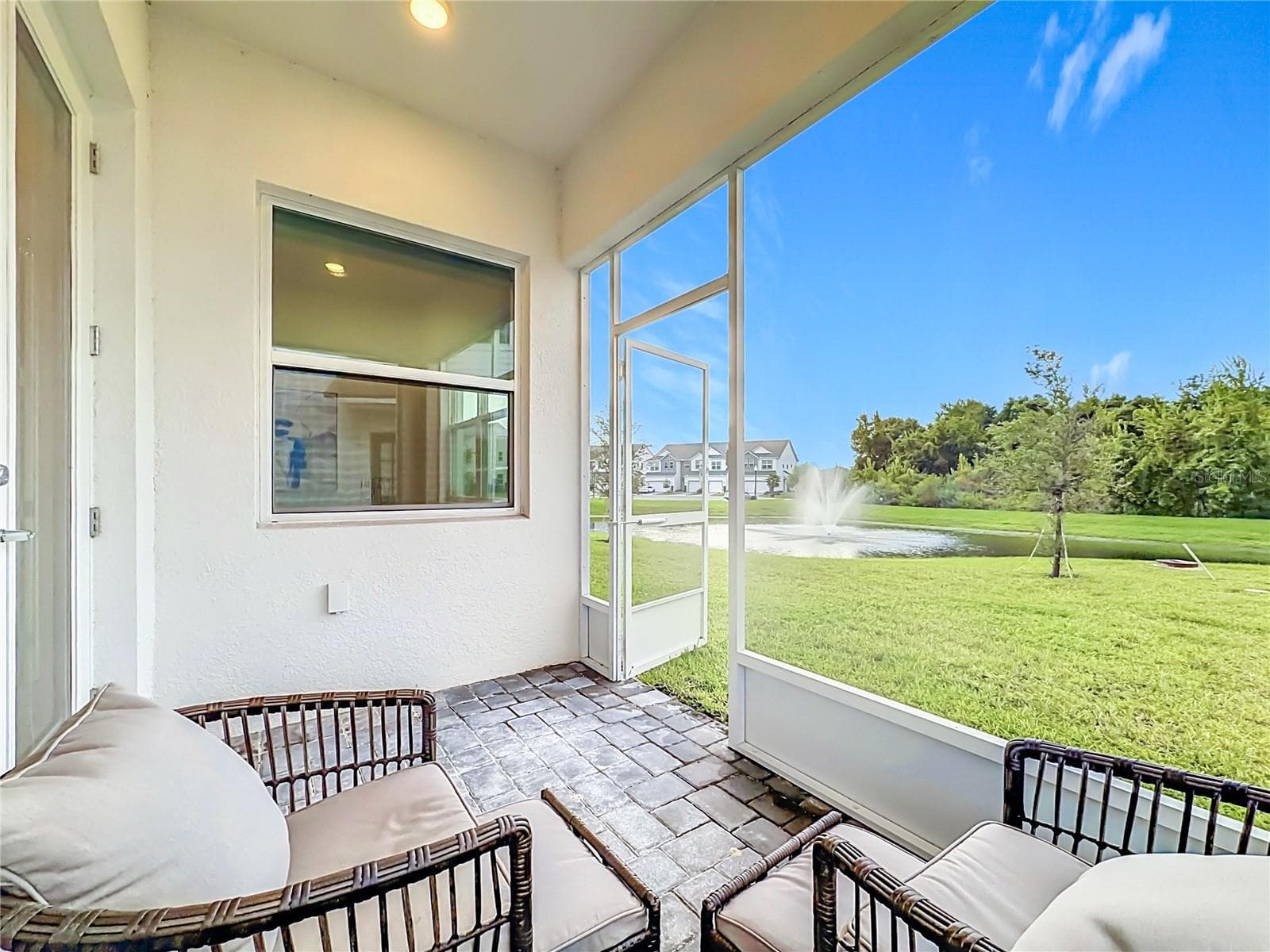 Rear lanai is screened and overlooks the pond and conservation - 1430 BROOKDALE CT, OVIEDO