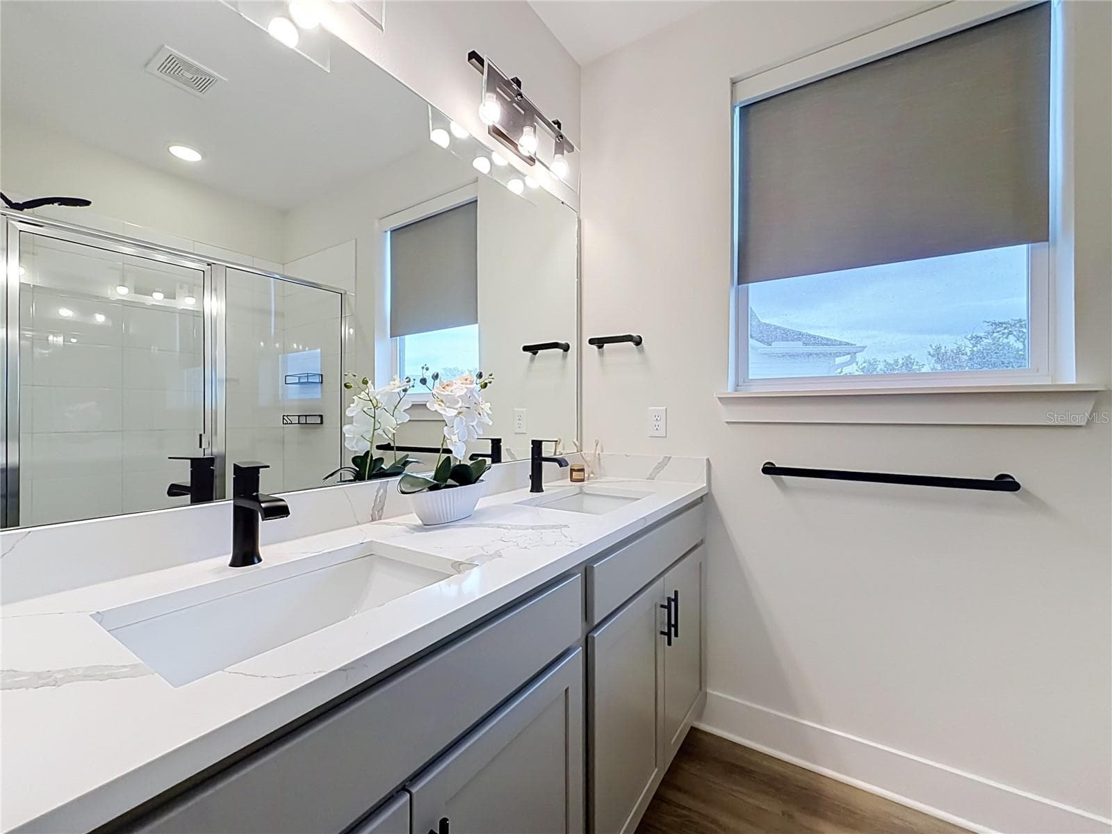 Primary bath has dual sinks with quartz counters - 1430 BROOKDALE CT, OVIEDO