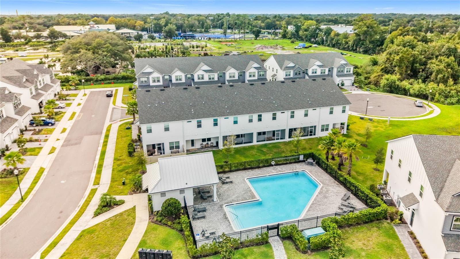 Community pool and bathrooms - 1430 BROOKDALE CT, OVIEDO