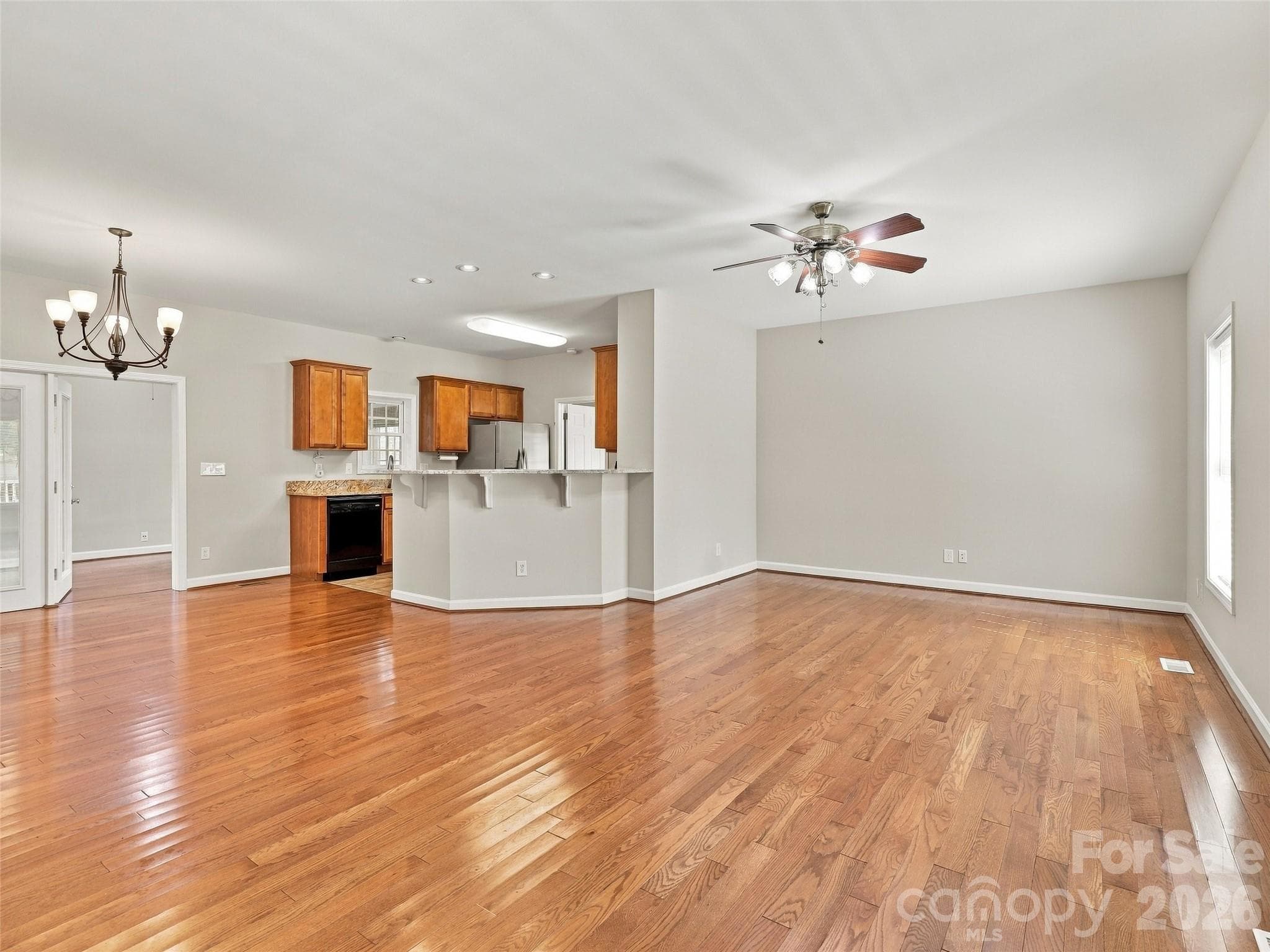 Single Family Residence at 209 Beechnut Drive, Hendersonville, photo 8 of 48