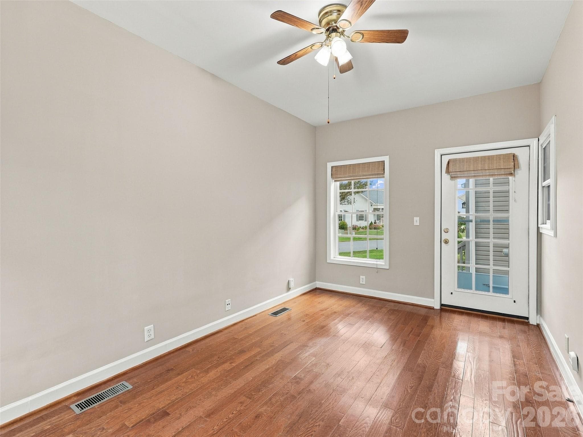Single Family Residence at 209 Beechnut Drive, Hendersonville, photo 16 of 48