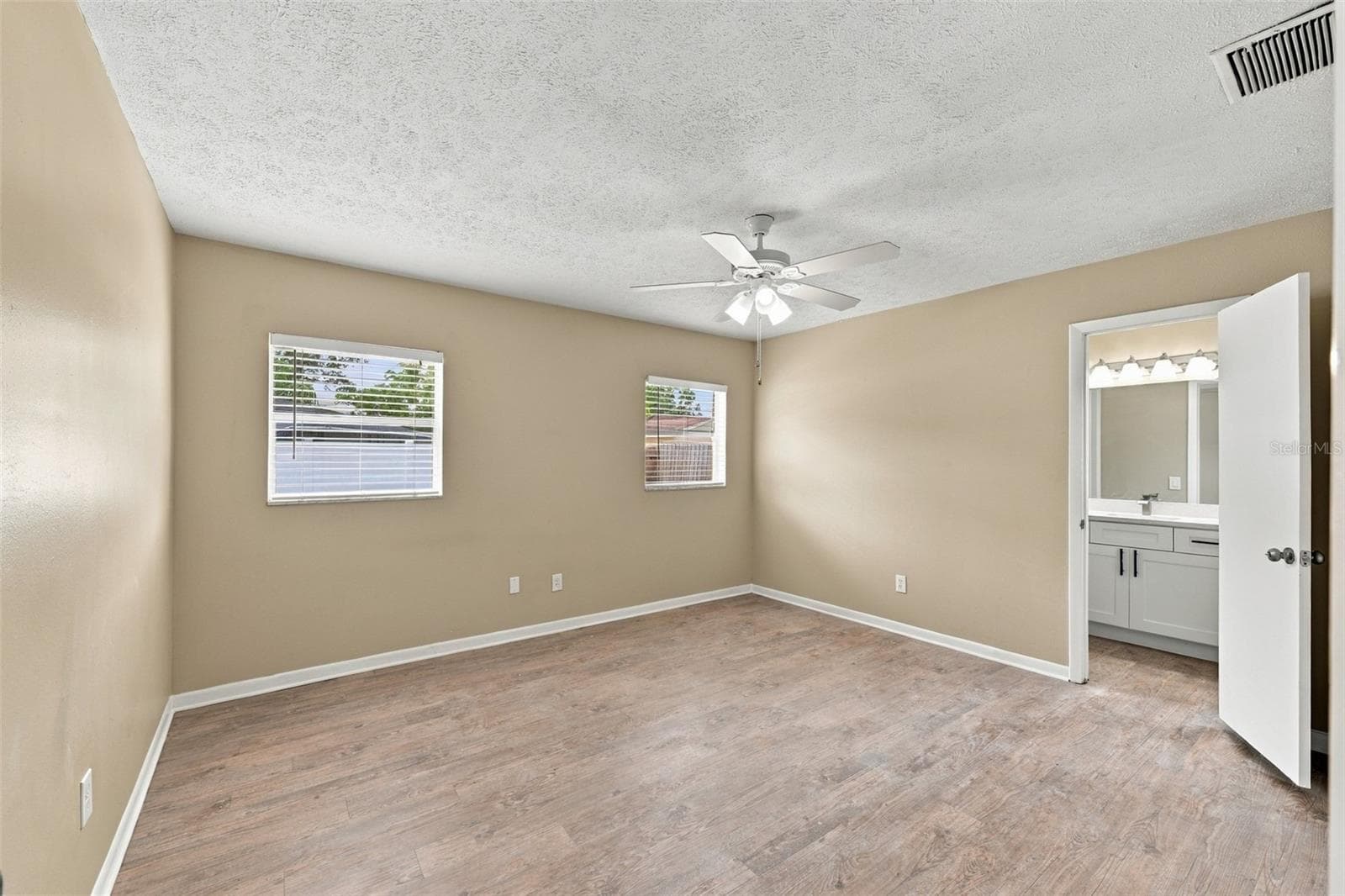 Single Family Residence at 509 CLEMONS RD, BRANDON, photo 28 of 43