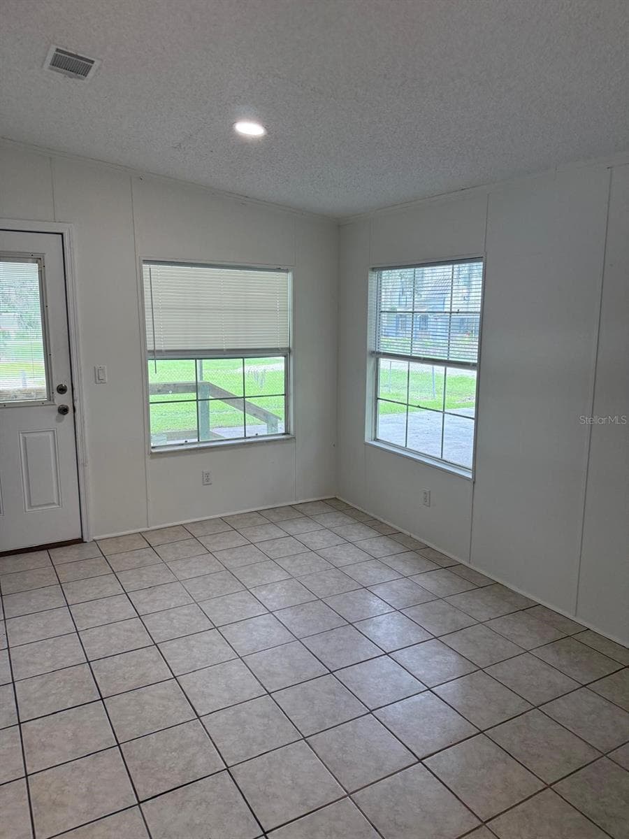 Manufactured Home at 601 MOOSE LODGE RD, BARTOW, photo 4 of 29