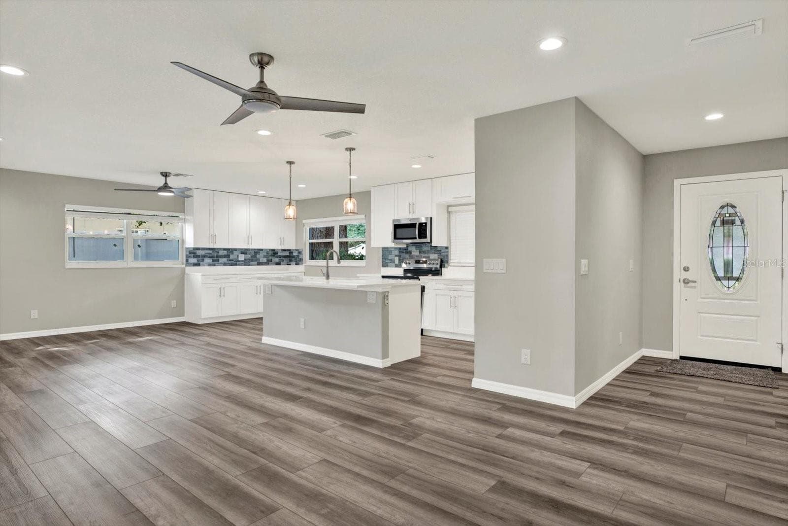 Single Family Residence at 7505 W HENRY AVE, TAMPA, photo 2 of 32