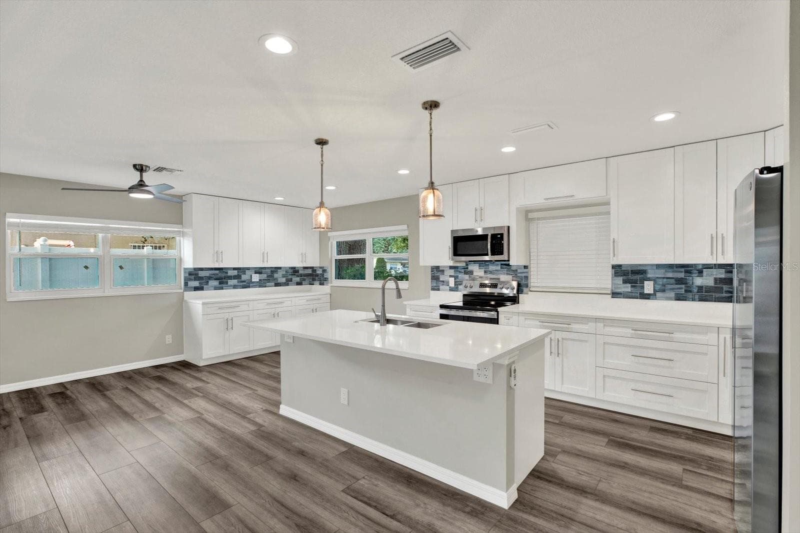 Single Family Residence at 7505 W HENRY AVE, TAMPA, photo 9 of 32