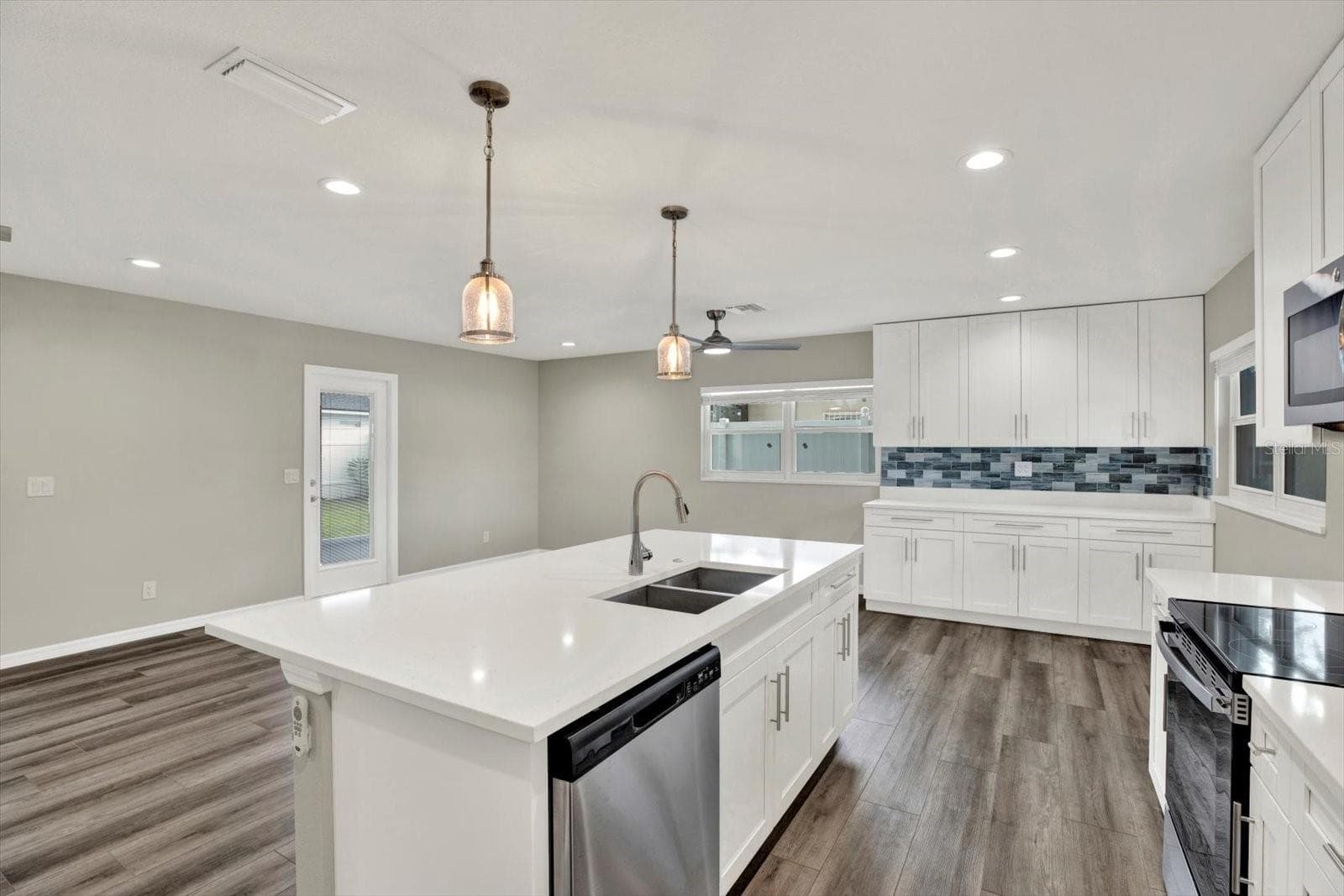 Single Family Residence at 7505 W HENRY AVE, TAMPA, photo 10 of 32