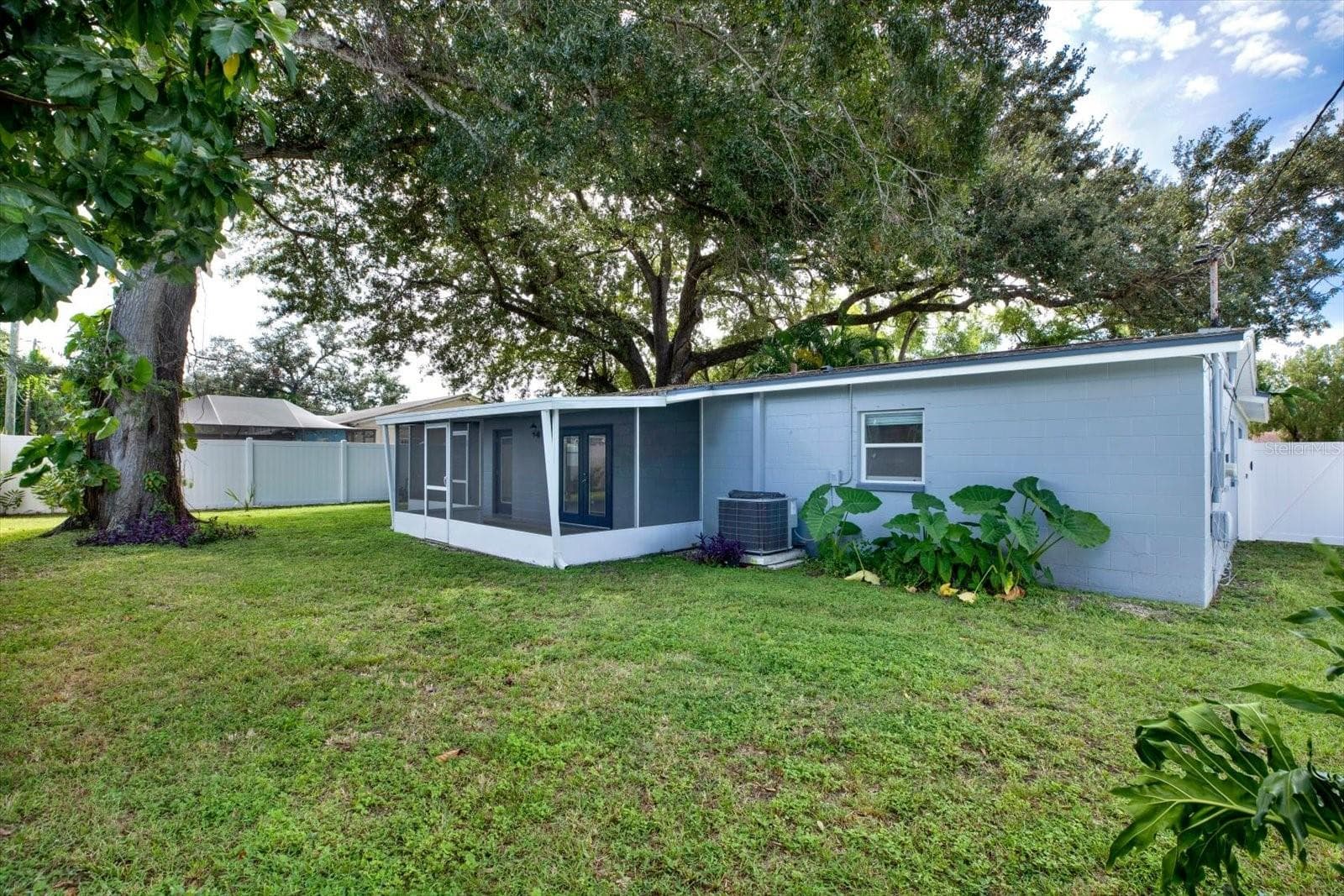 Single Family Residence at 7505 W HENRY AVE, TAMPA, photo 26 of 32