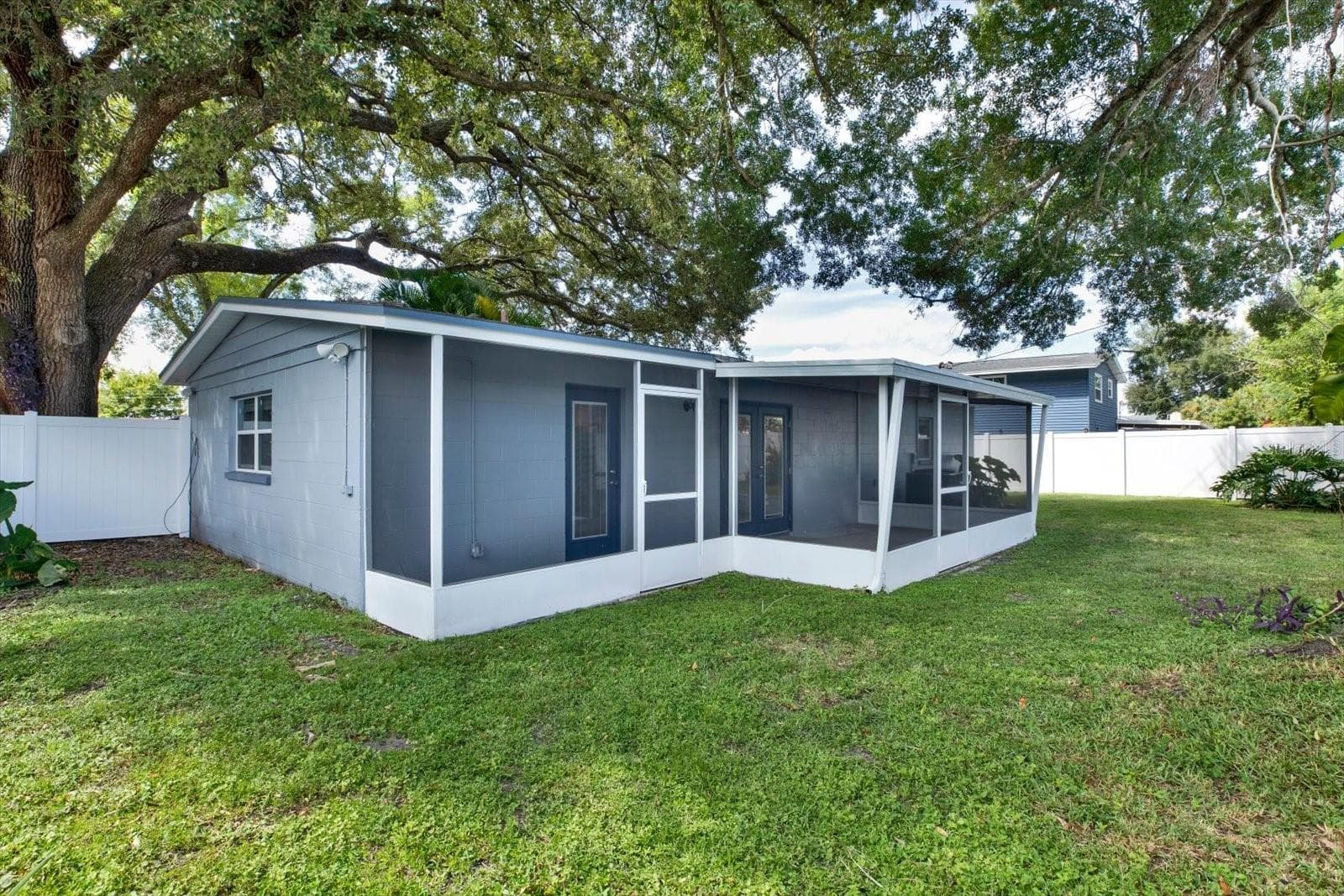 Single Family Residence at 7505 W HENRY AVE, TAMPA, photo 27 of 32