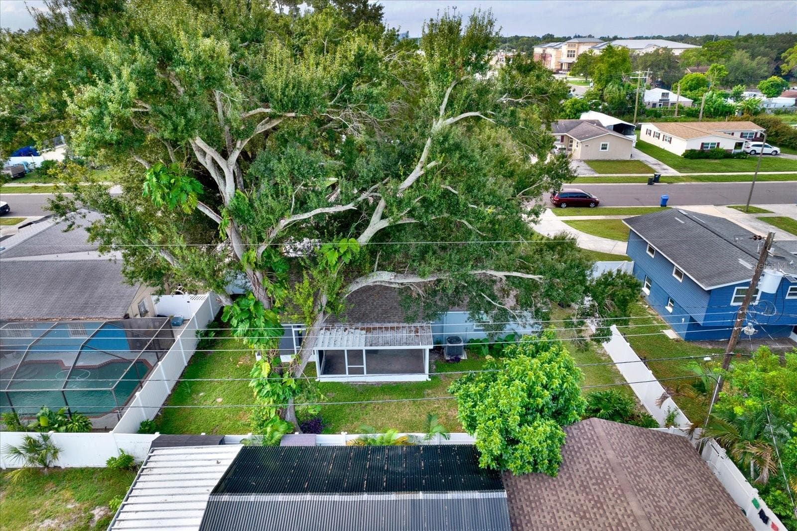Single Family Residence at 7505 W HENRY AVE, TAMPA, photo 30 of 32