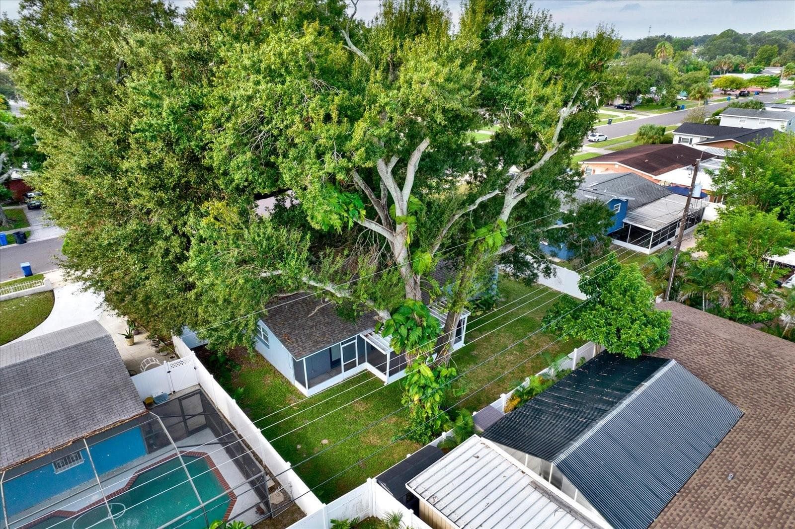 Single Family Residence at 7505 W HENRY AVE, TAMPA, photo 31 of 32