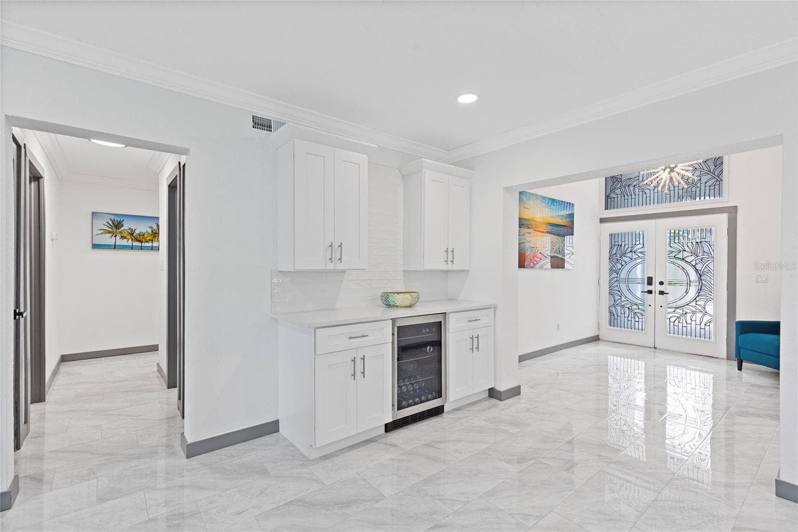 Single Family Residence at 166 BAYSIDE DR, CLEARWATER BEACH, photo 5 of 44