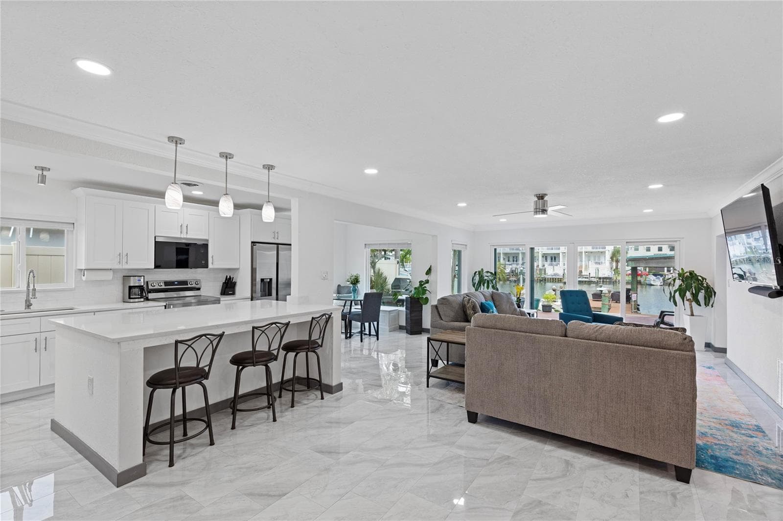 Single Family Residence at 166 BAYSIDE DR, CLEARWATER BEACH, photo 7 of 44