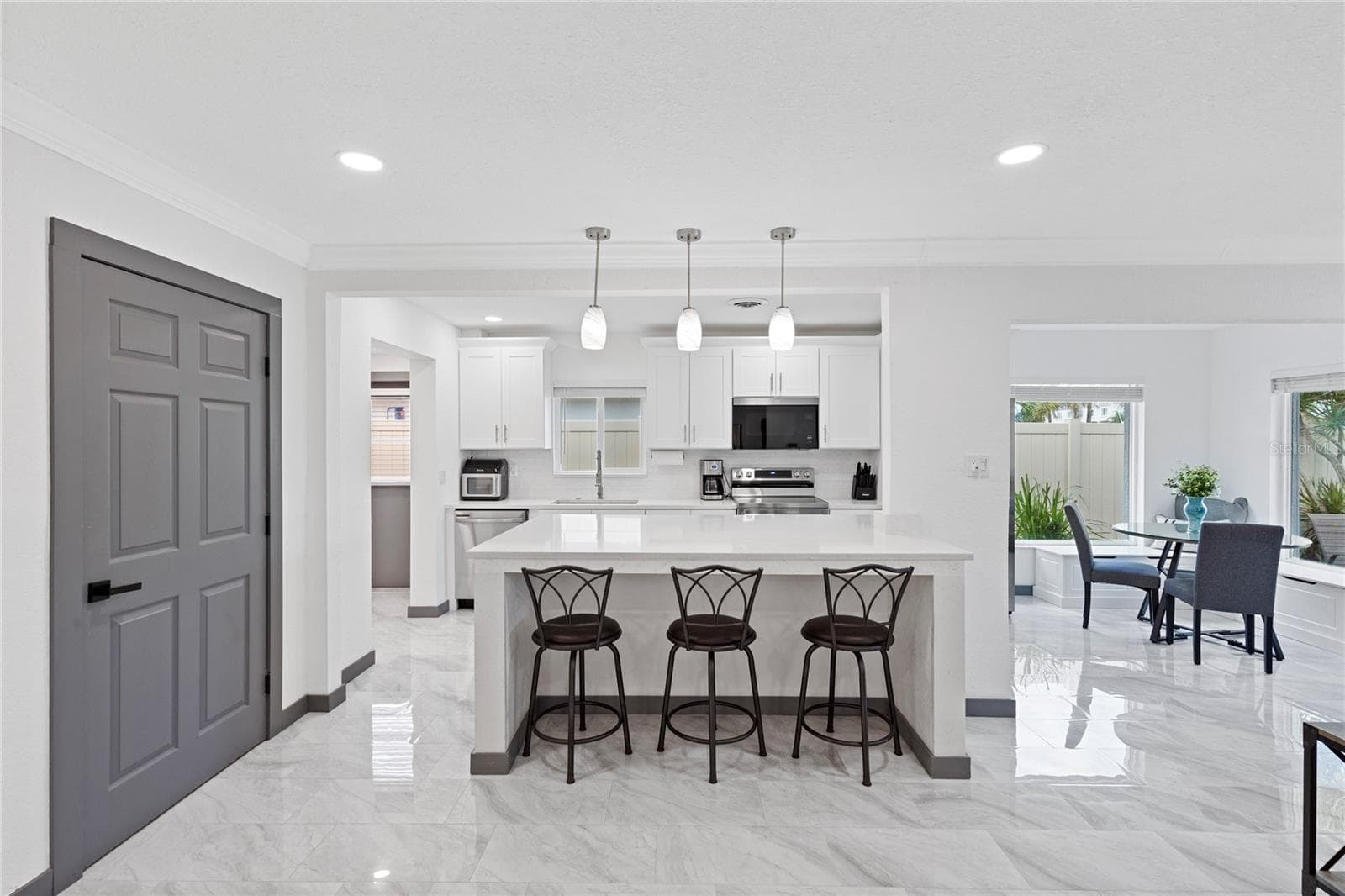 Single Family Residence at 166 BAYSIDE DR, CLEARWATER BEACH, photo 8 of 44