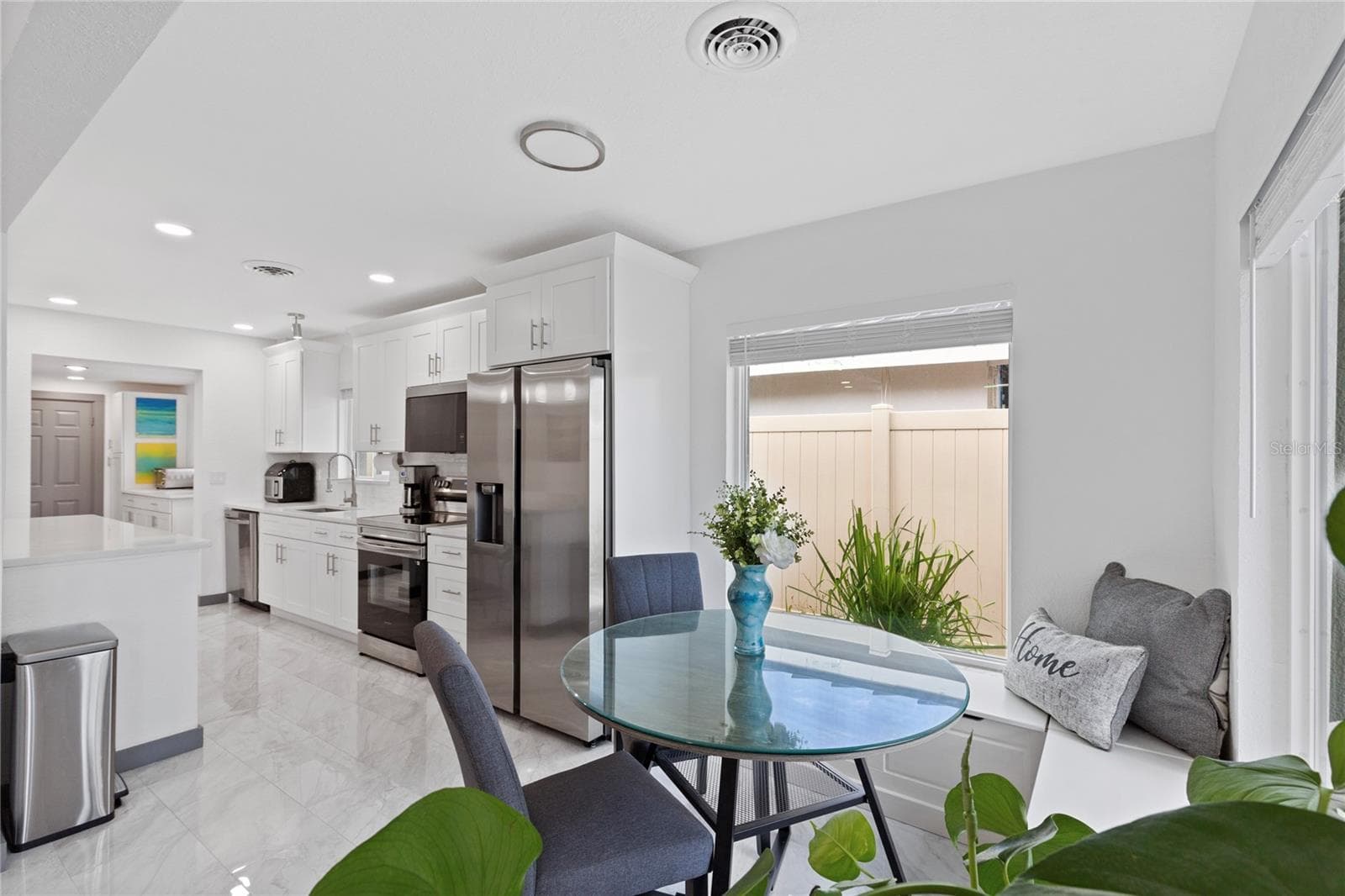 Single Family Residence at 166 BAYSIDE DR, CLEARWATER BEACH, photo 10 of 44