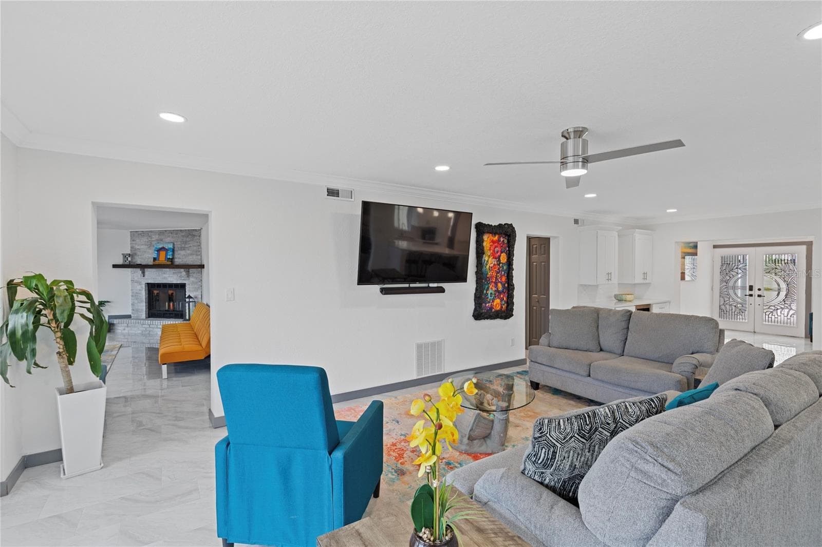Single Family Residence at 166 BAYSIDE DR, CLEARWATER BEACH, photo 13 of 44