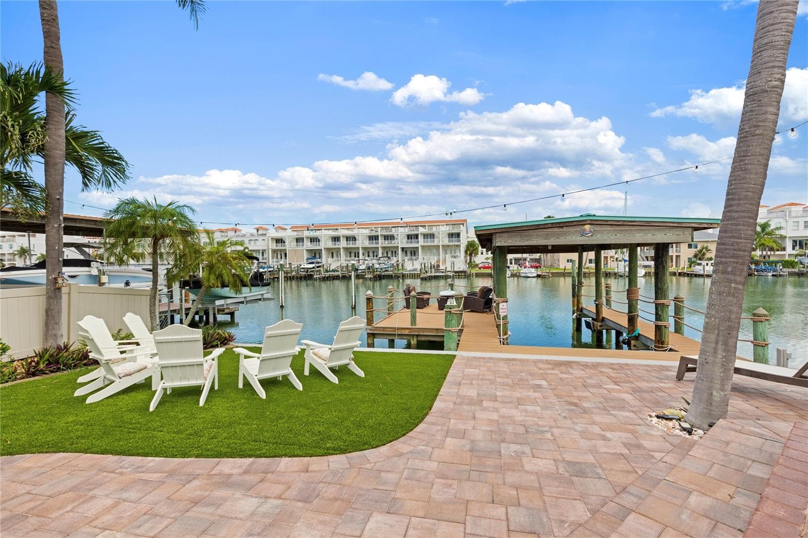 Single Family Residence at 166 BAYSIDE DR, CLEARWATER BEACH, photo 31 of 44