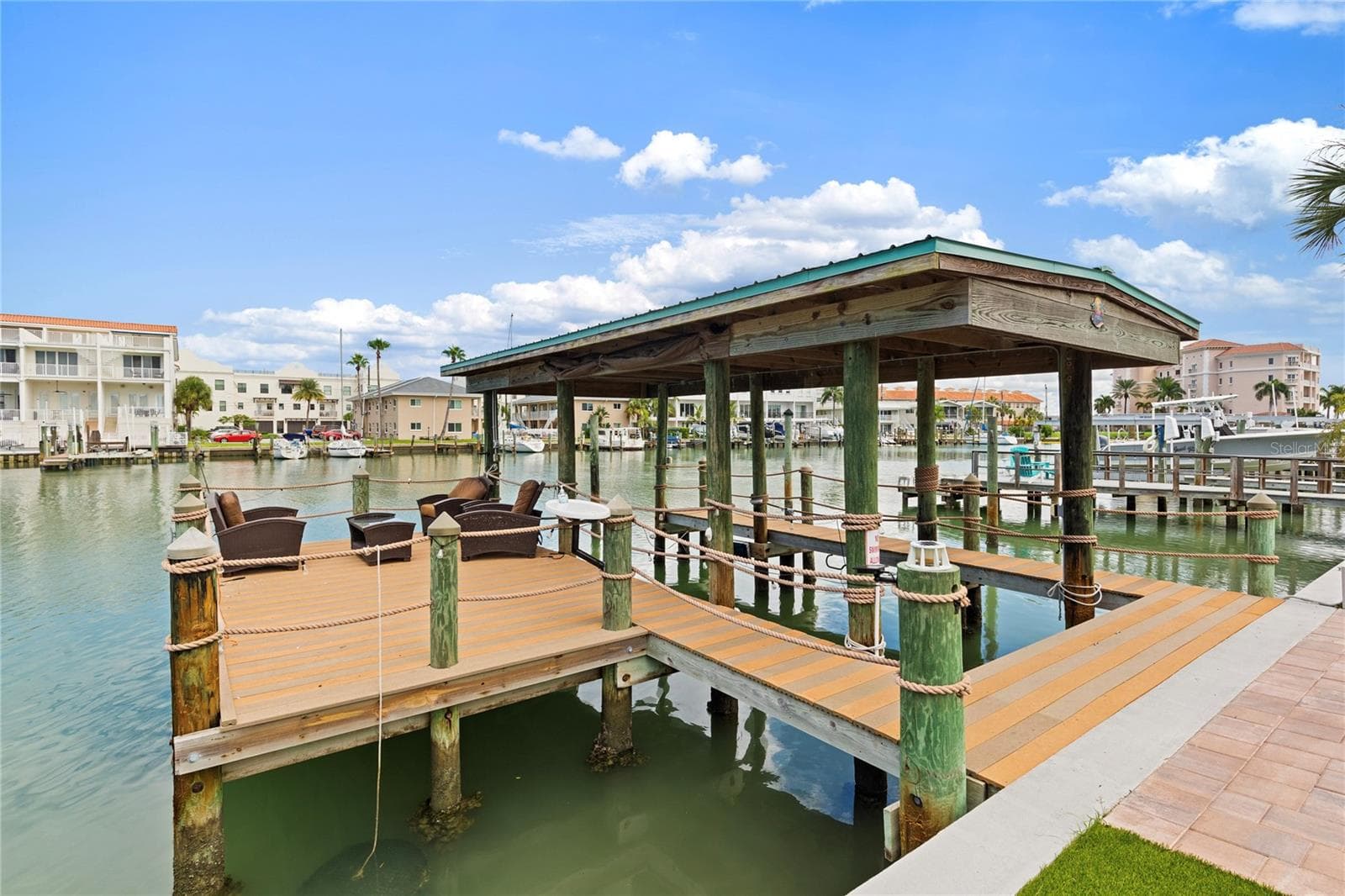 Single Family Residence at 166 BAYSIDE DR, CLEARWATER BEACH, photo 33 of 44